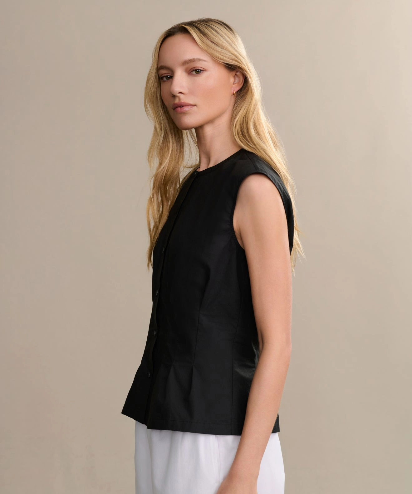 Lara Top NoiseReduciting Zipper LayeredNeckline