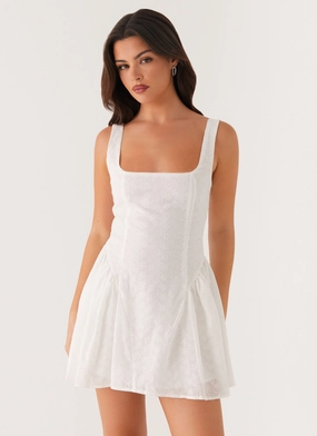 Alyssa Mini Dress - White Fluid movement Fashion Essential
