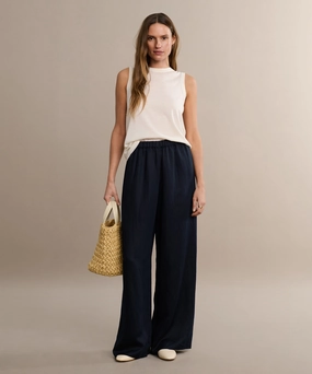 Summer Demi Pant Flexible Performance Flat Lock Stitching
