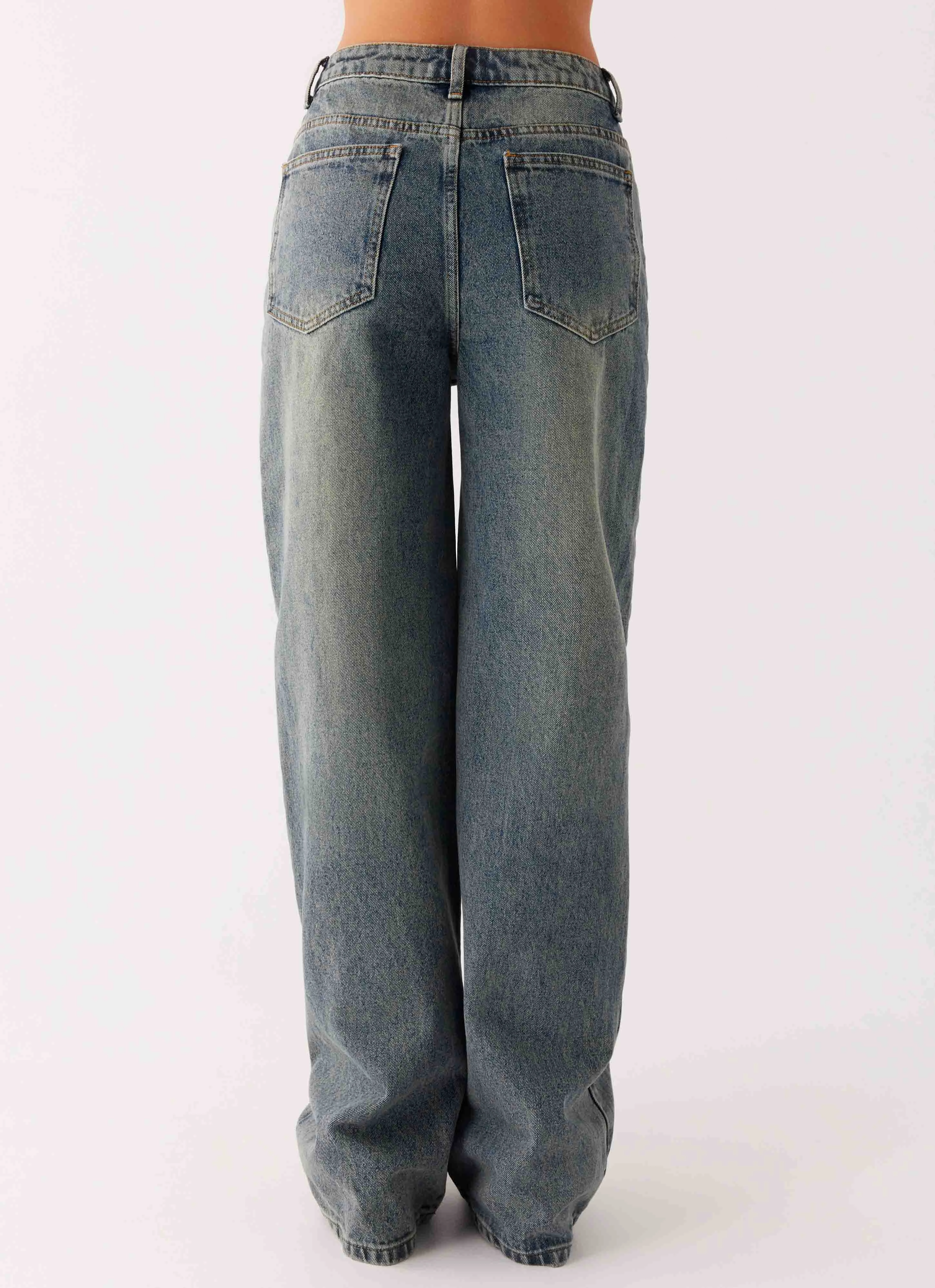 smooth zipper Form Fitting Back Again Straight Leg Denim Jeans - Dirty Wash