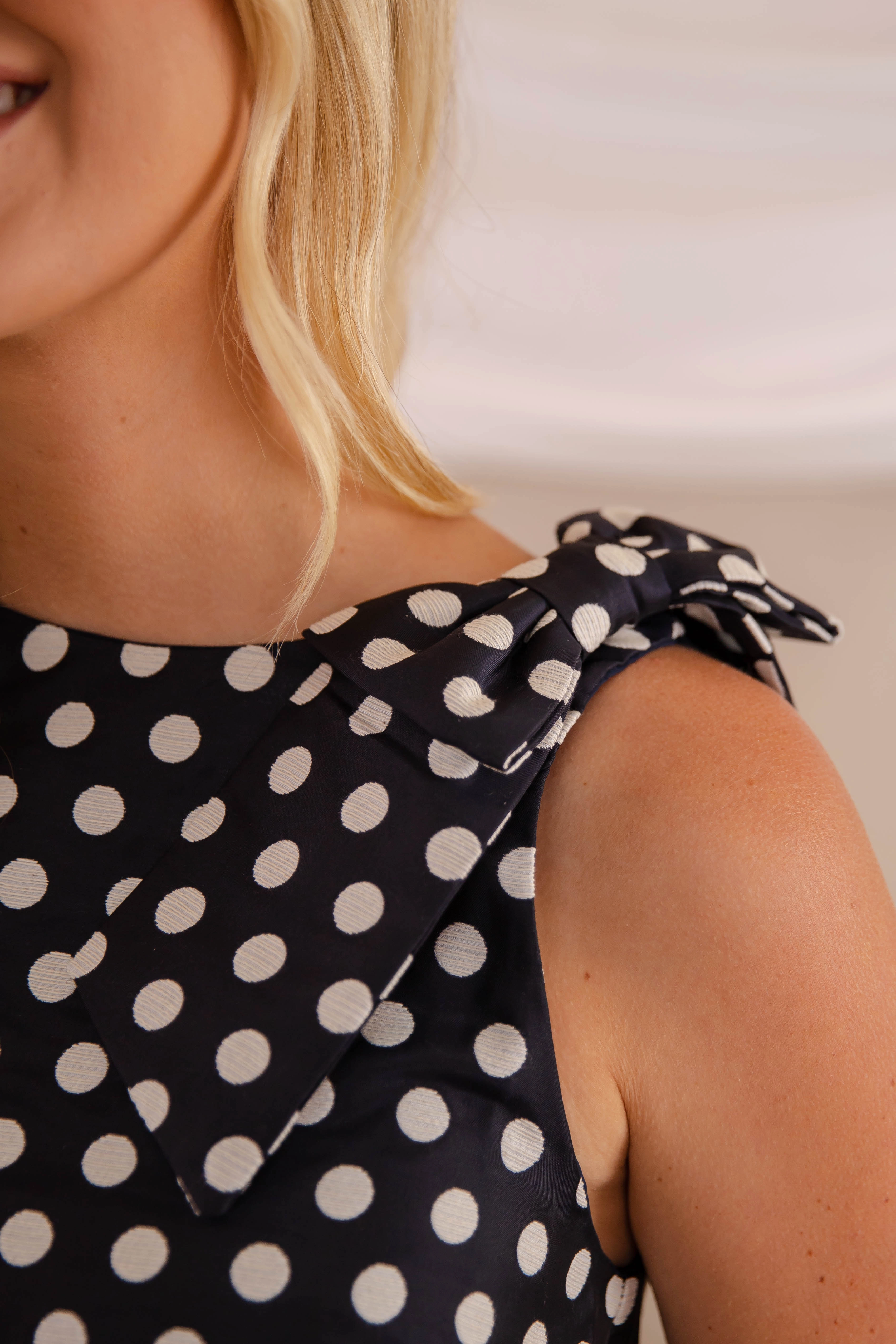 Contrast Stitching Activewear Top Be Your Inspiration Blouse