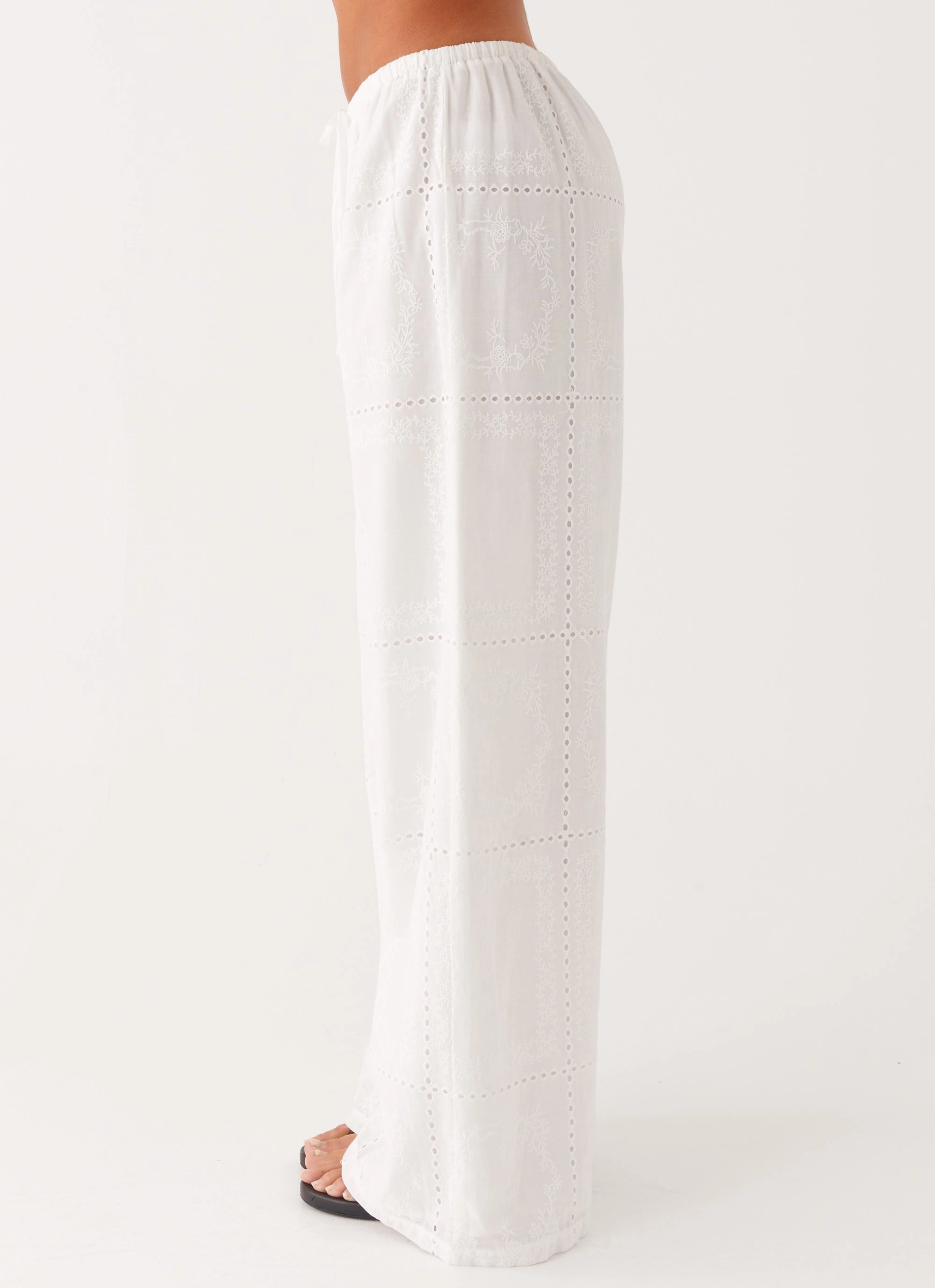 Quick Motion Seasonal Basic Bille Low Rise Pants - White