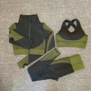 Black and Khaki Seamless High Waist Leggings and Padded Sports Bra 3 Piece Yoga Set