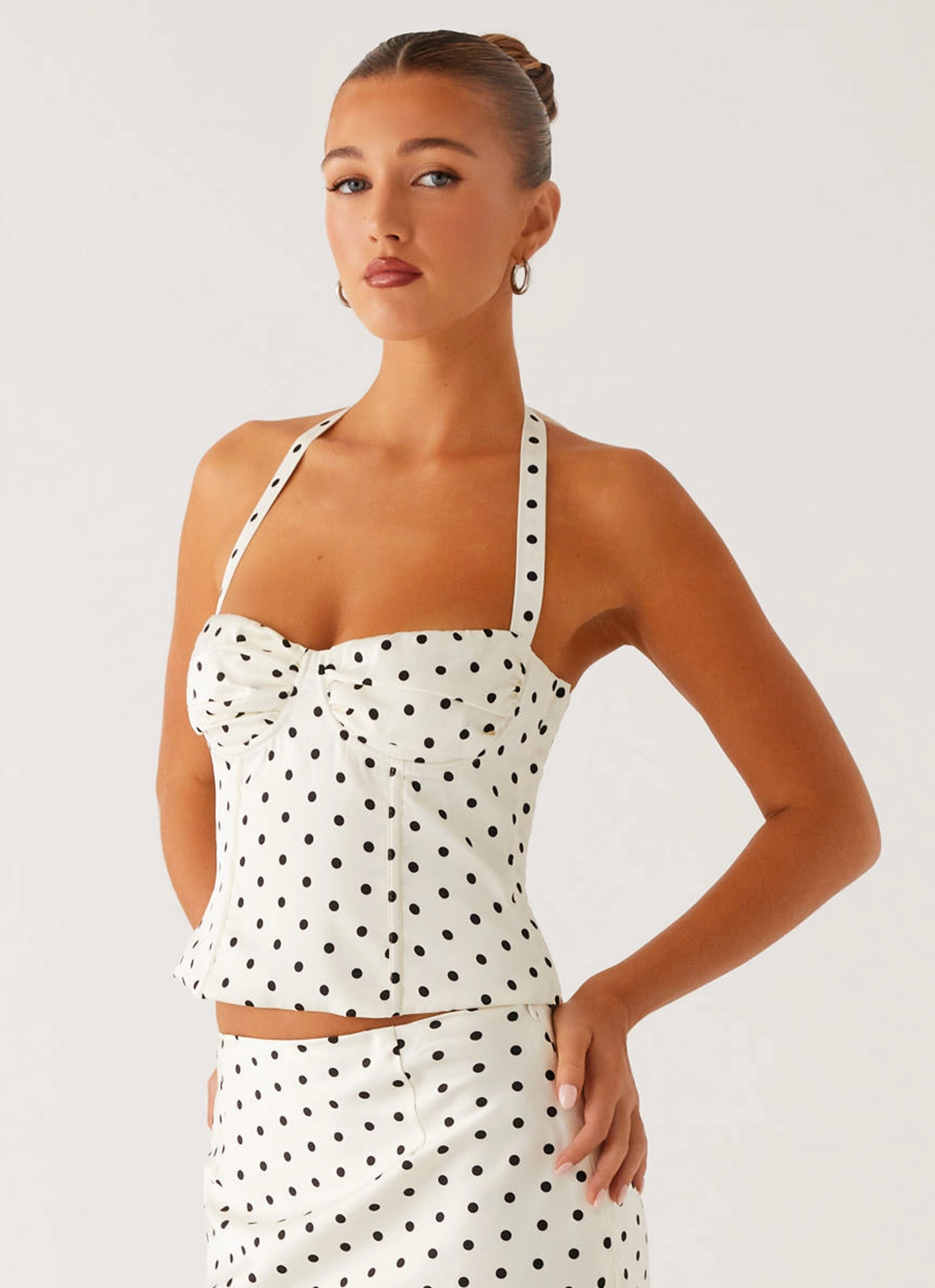Noise Reduced Zipper Quick Access Slit Breanne Top - White Polka Dot