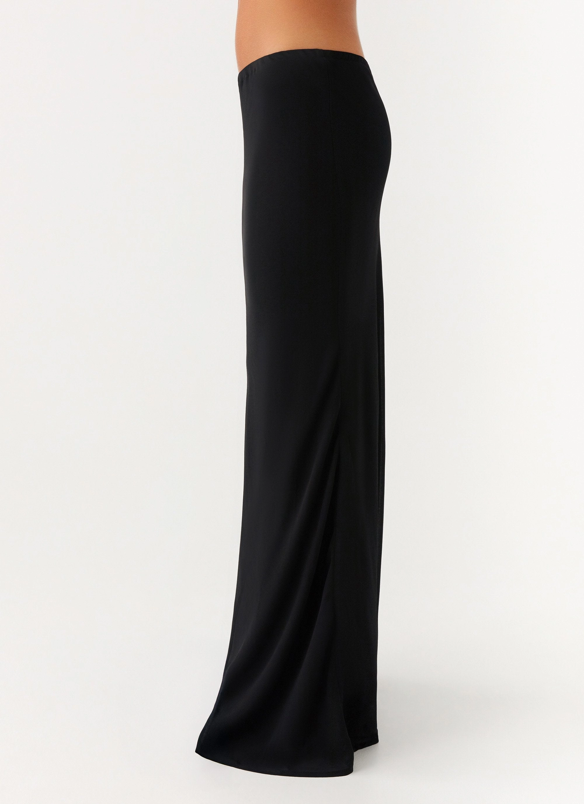 Movement Flex Roomy Shape Canyon Chiffon Maxi Skirt - Black