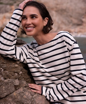Raglan Sleeve Tagless Collar Claude Long-Sleeve Tee