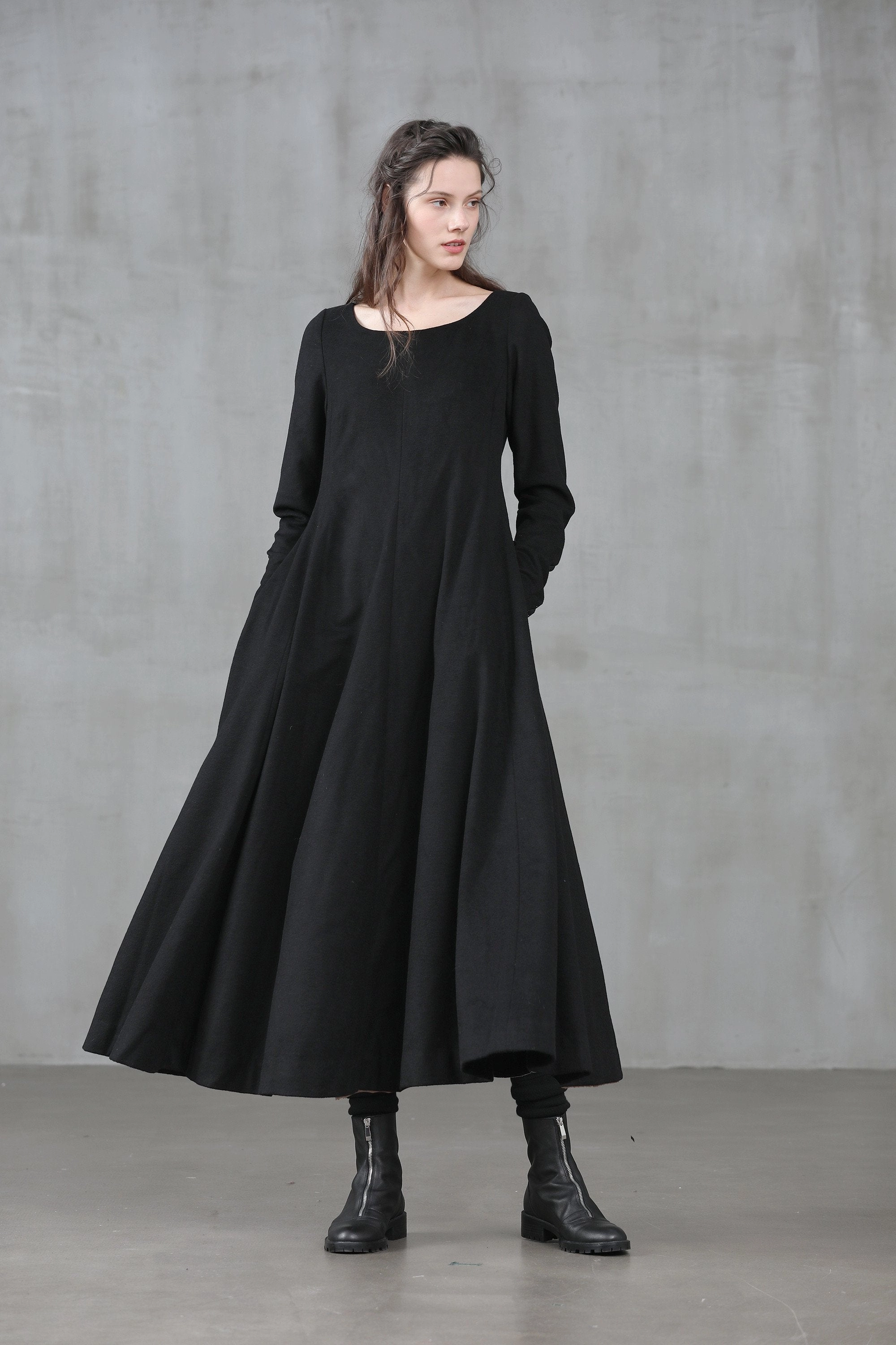 Quick Change Tough Materials Mistletoe 17 | 100% wool dress