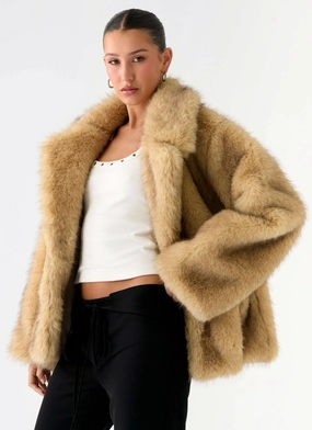 Milika Fur Coat - Beige Sporty Layers