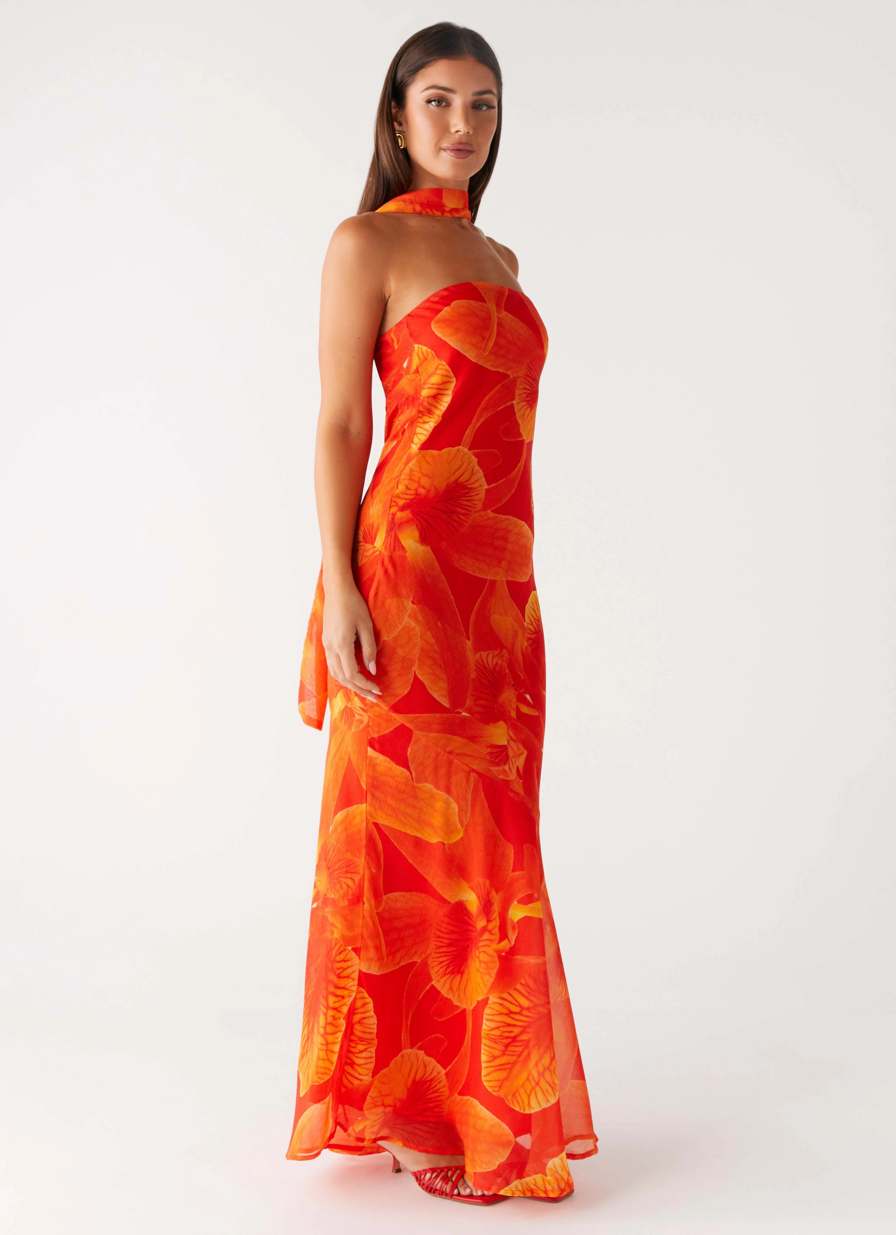 Smart Layering Minimal Design Under The Pagoda Maxi Dress - Orange Floral