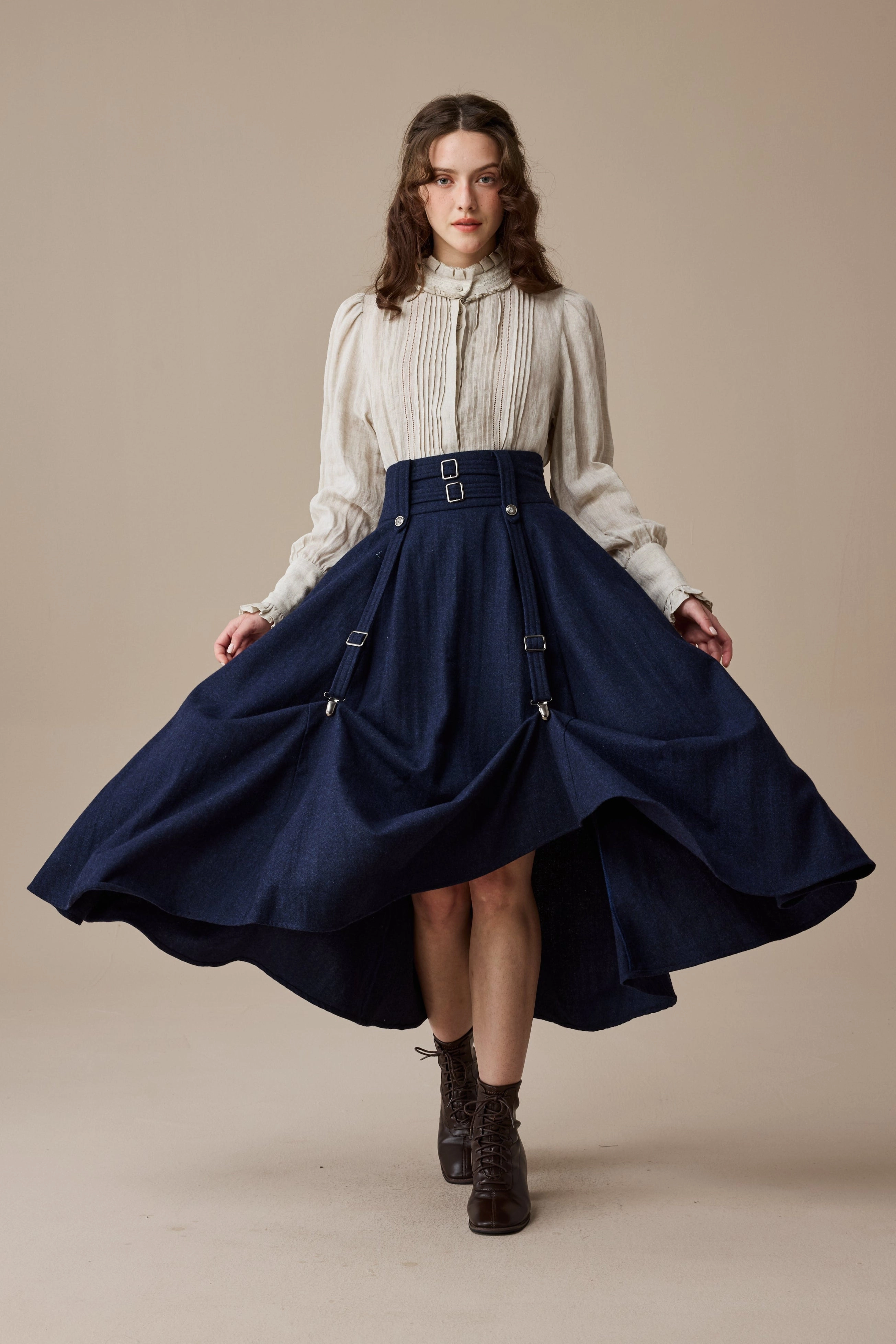 LowMaintenanceMaterial Cynthia 16 | Adjustable wool skirt