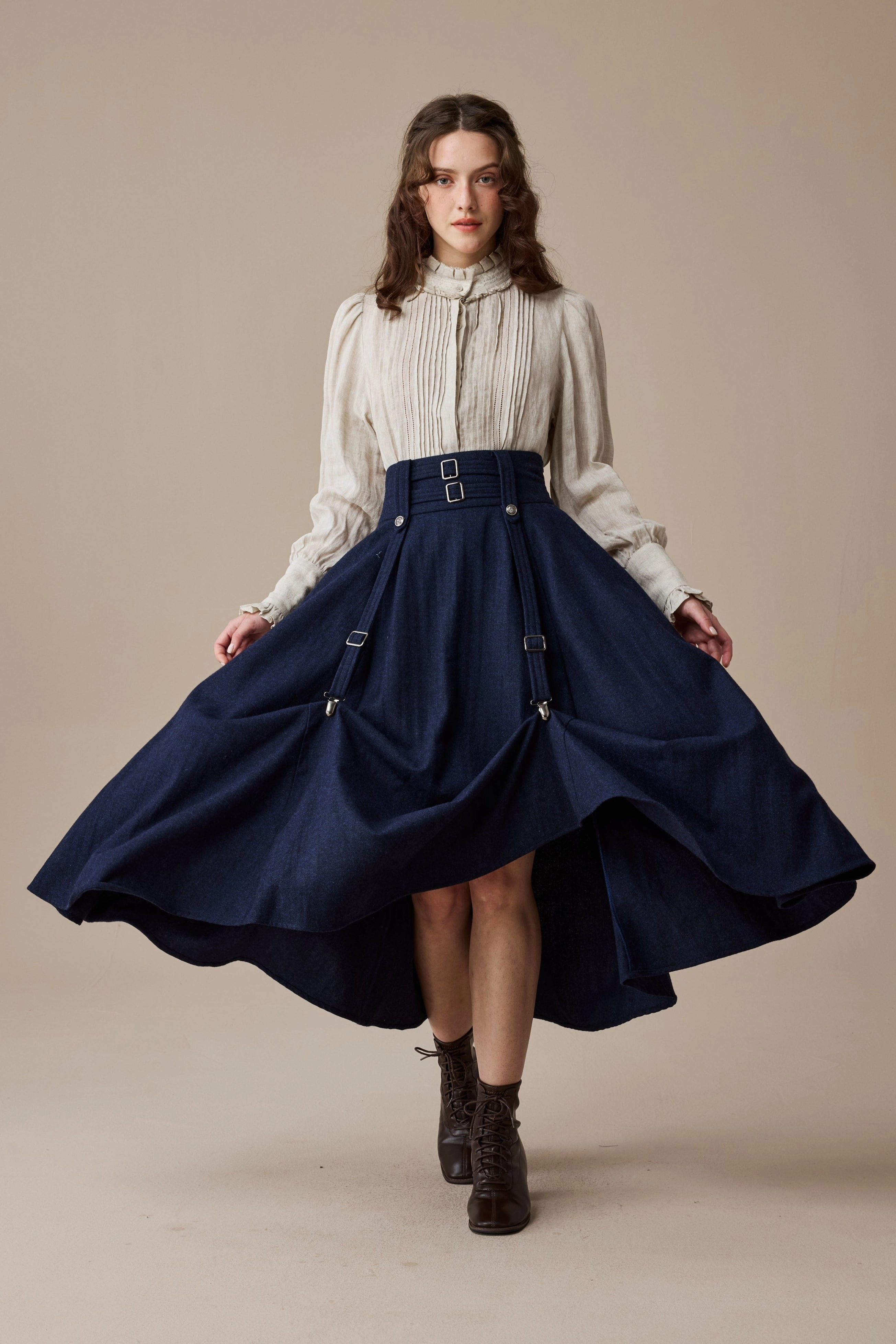 ConvertibleCollarSystem VentilatedMeshPaneling Cynthia 16 | Adjustable wool skirt