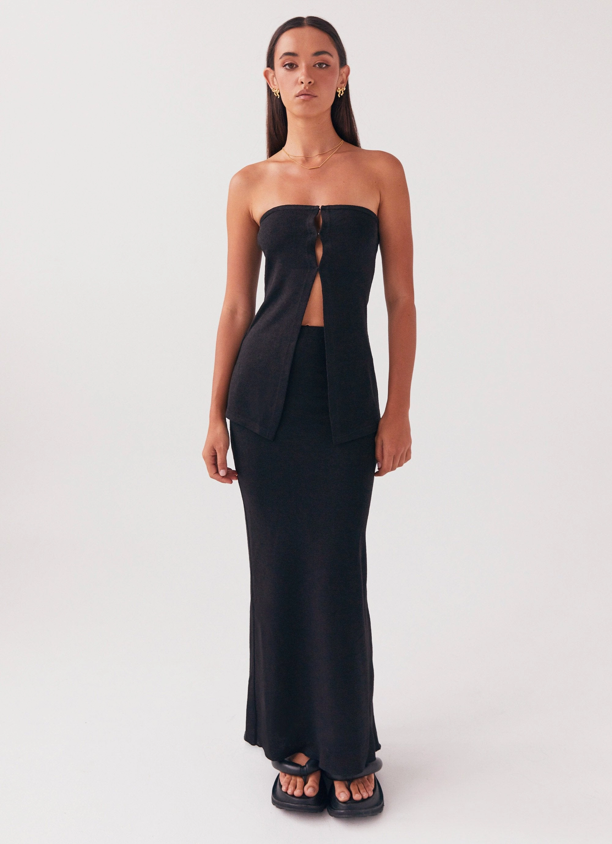 Everyday Layers Flexible Zipper Guards Delicate Lady Knit Maxi Skirt - Black