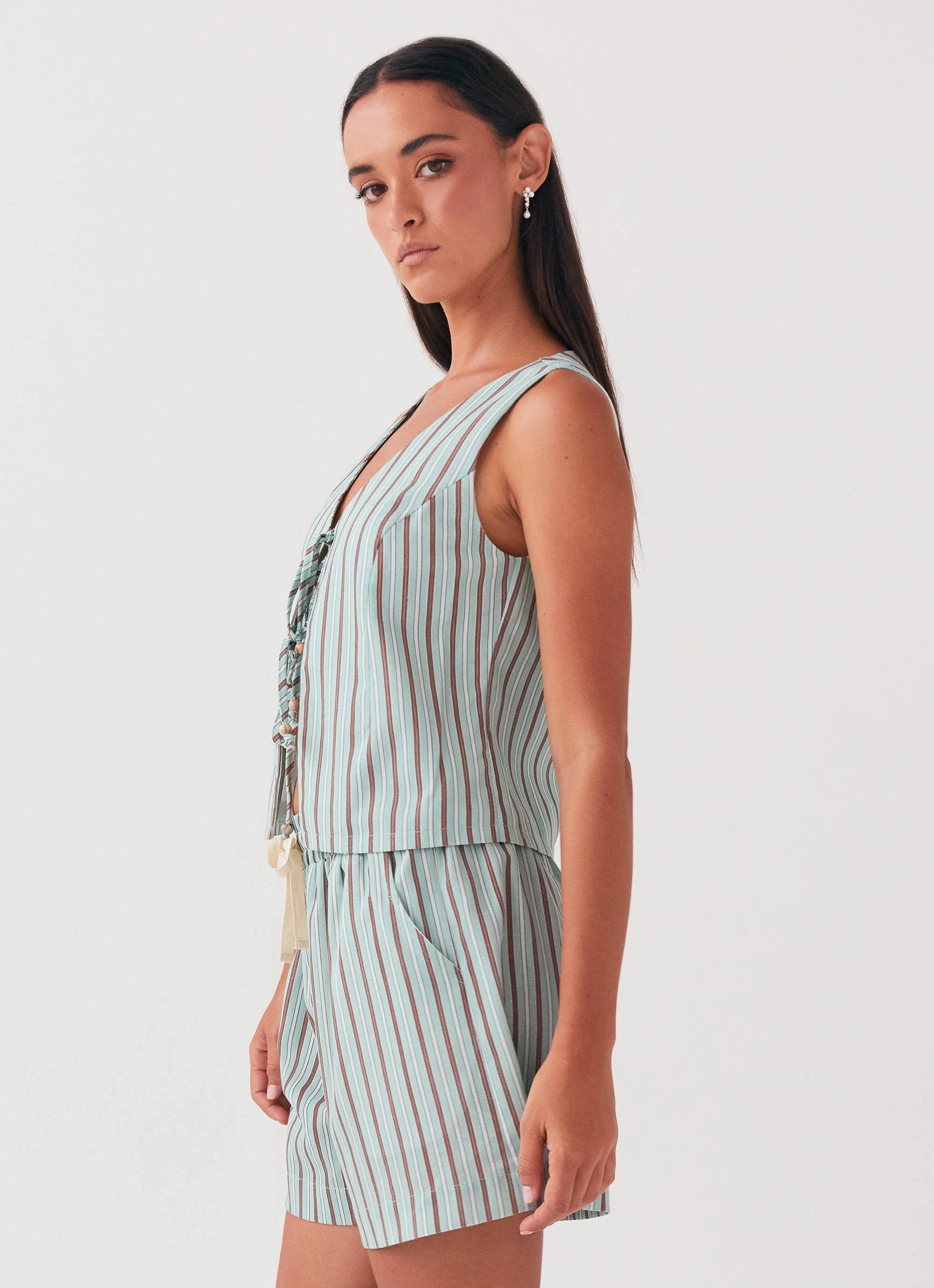 Versatile Layering Moisture Management Allania Linen Shorts - Coastal Stripe