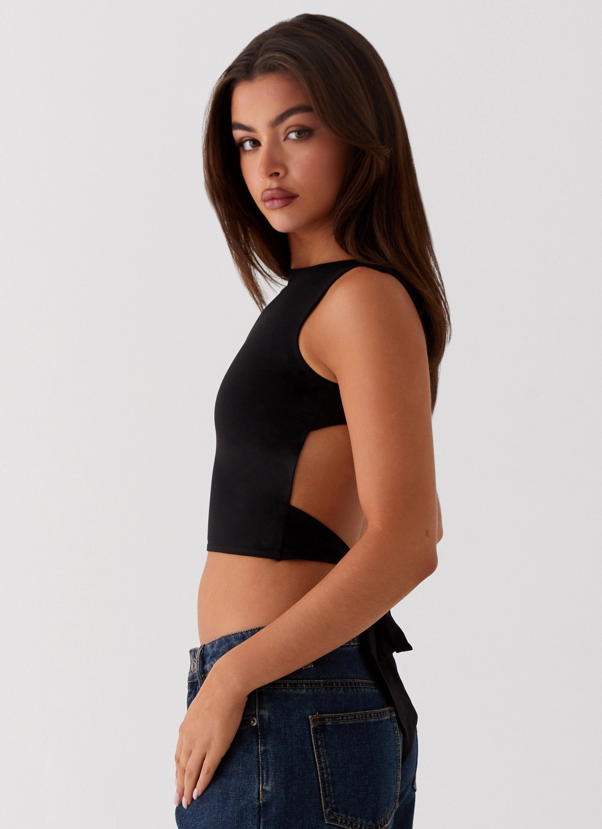 Workout Apparel VentilatedArmholes Saskie Crop Top - Black