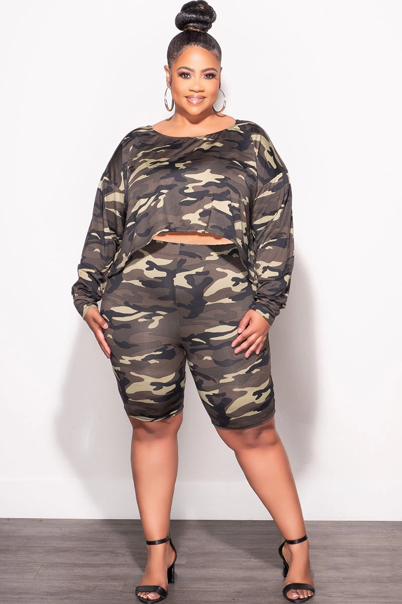 Final Sale Plus Size 2-Piece (Oversize Top & Bermuda Short) Set in Camouflage Print Urban Look