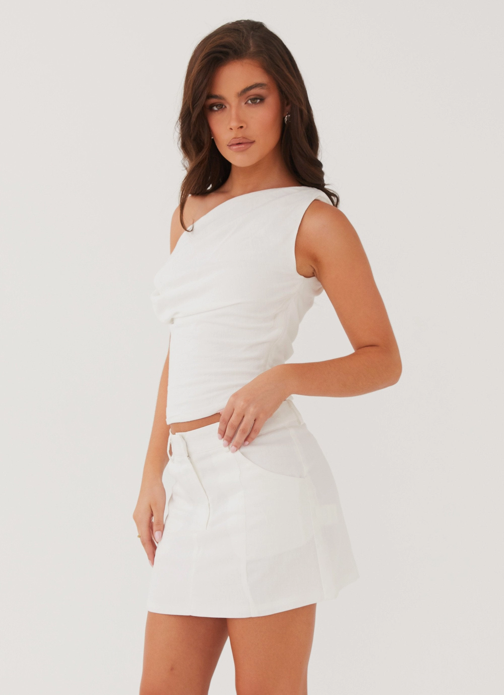 NonIrritatingStitching MinimalistStyle Marissa Linen One Shoulder Top - White