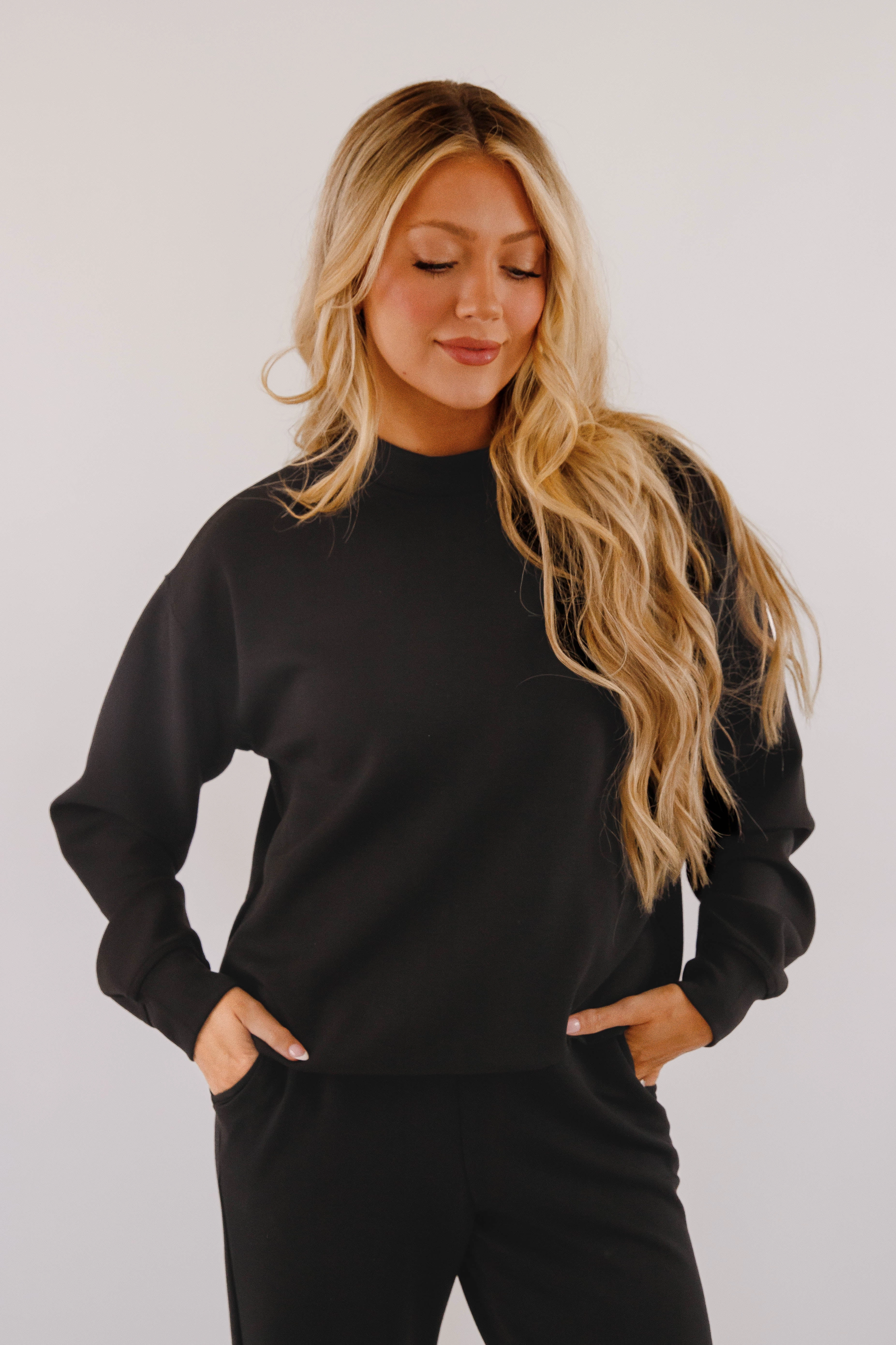 Gathering Miles Pullover-Black NonRestrictive Fit