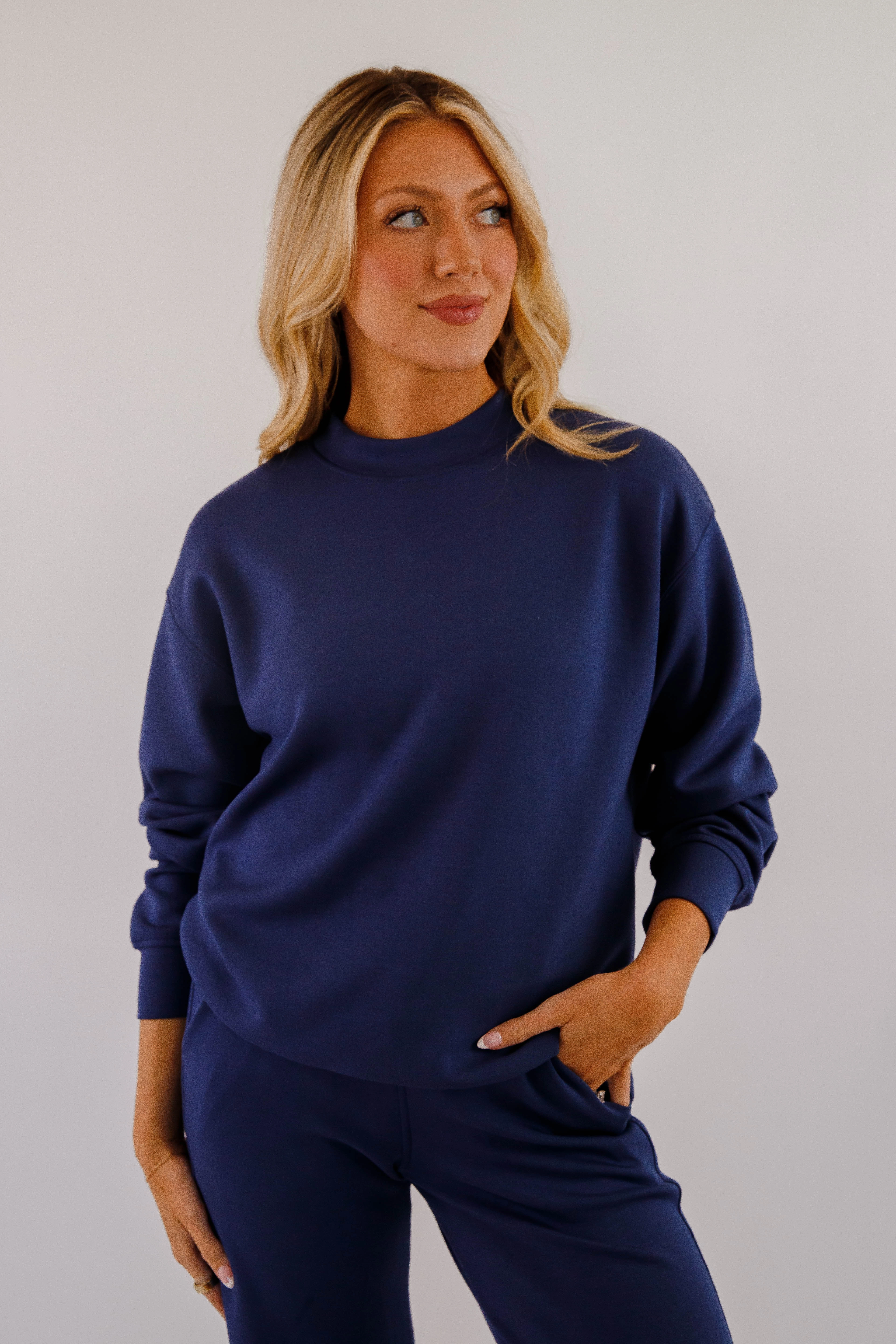 MoistureWickingMaterial OversizedSilhouette Gathering Miles Pullover-Navy