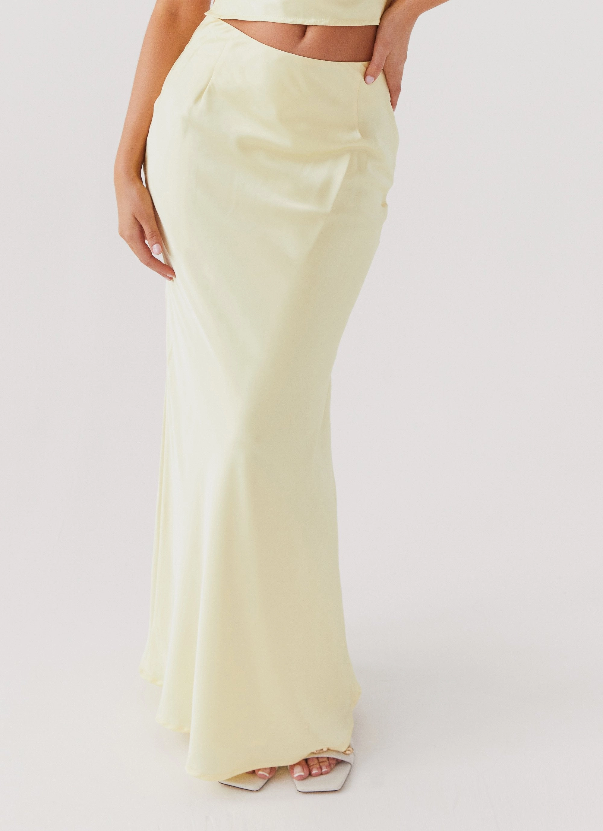 Ivanna Satin Maxi Skirt - Lemon Waist Belt Snow Ready Outfit
