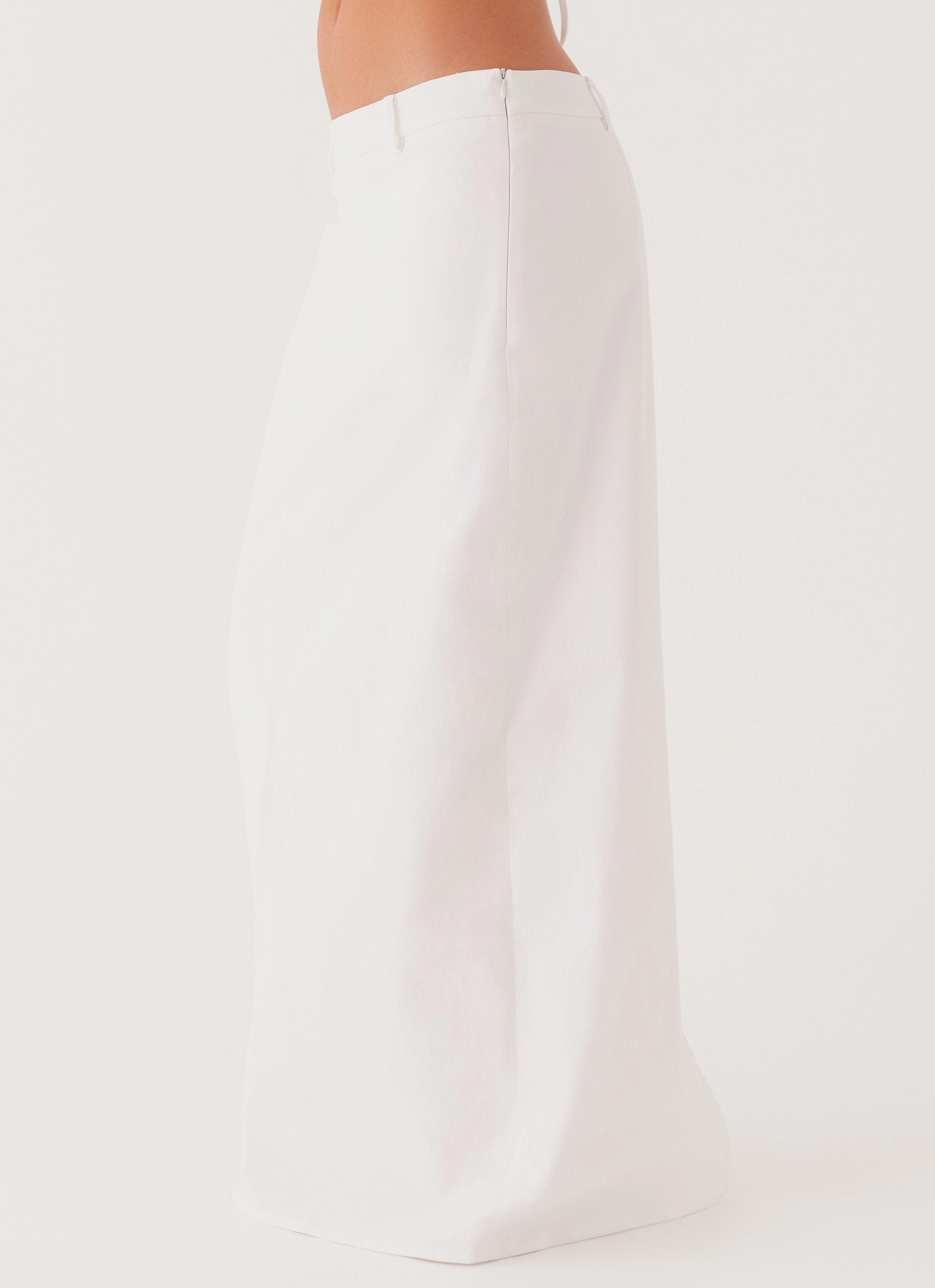 Jaslyn Maxi Skirt - White Seamless construction