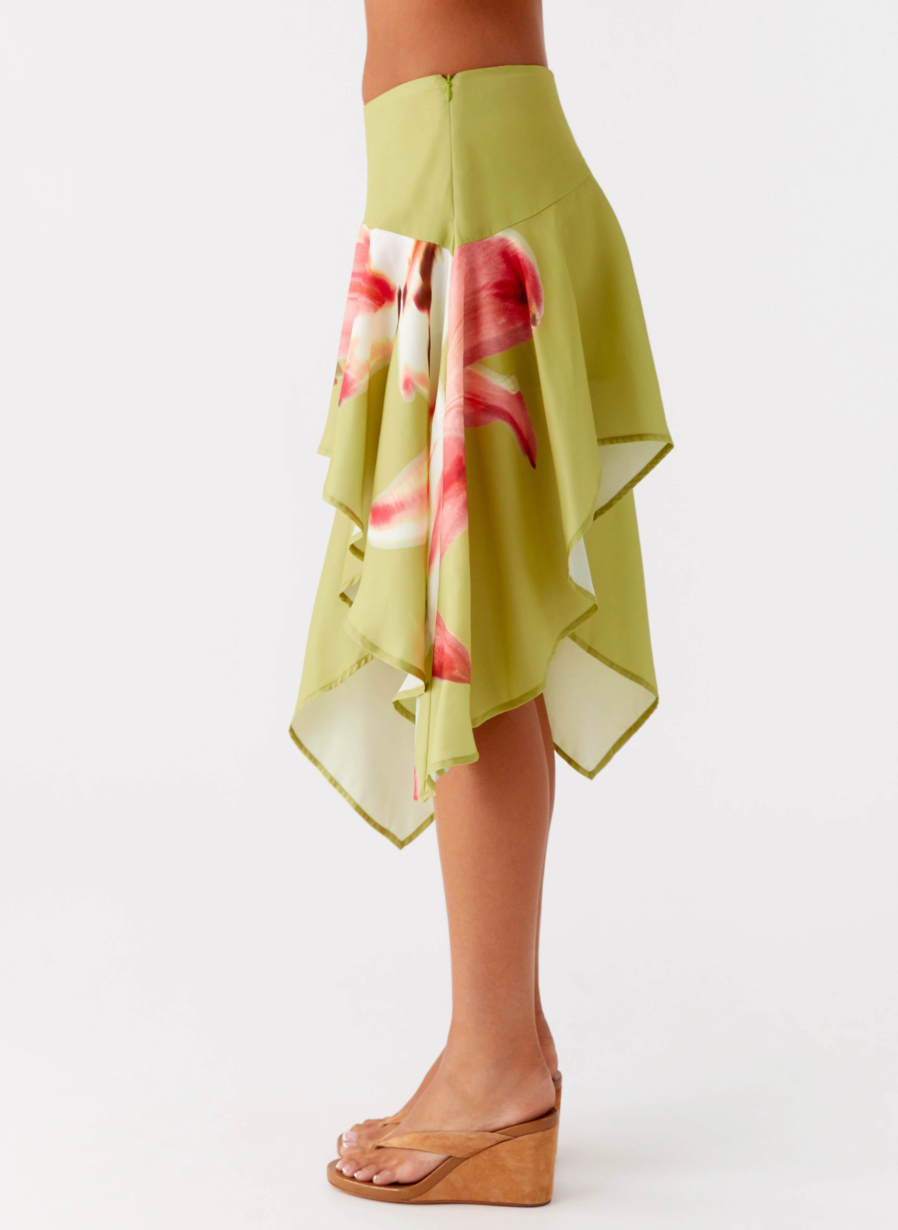 Wrinkle resistant fabric Kia Low Rise Asymmetrical Midi Skirt - Jungle Floral