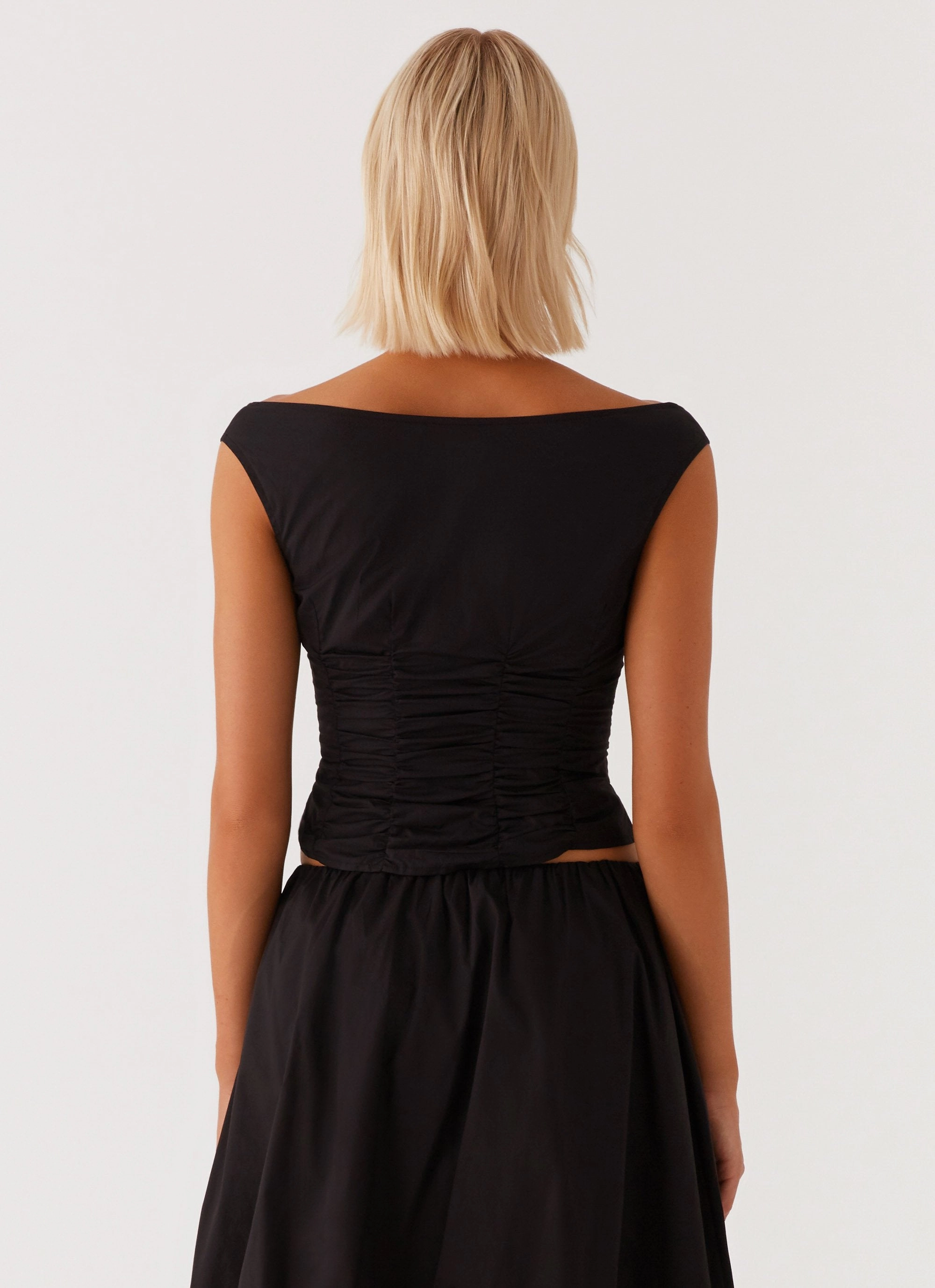 Simple Cut Landslide Top - Black