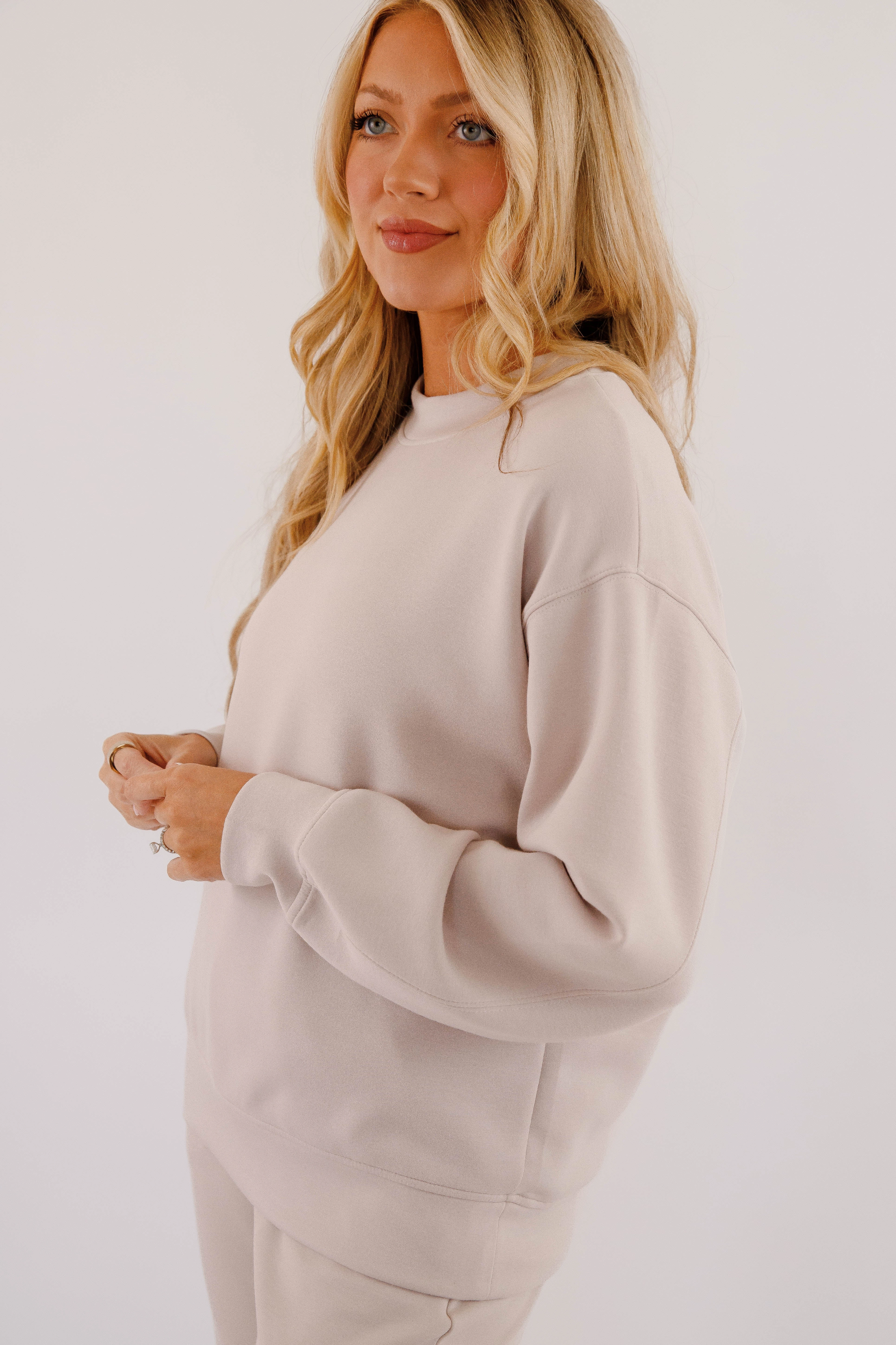 Gathering Miles Pullover-Mocha Cream Street Style