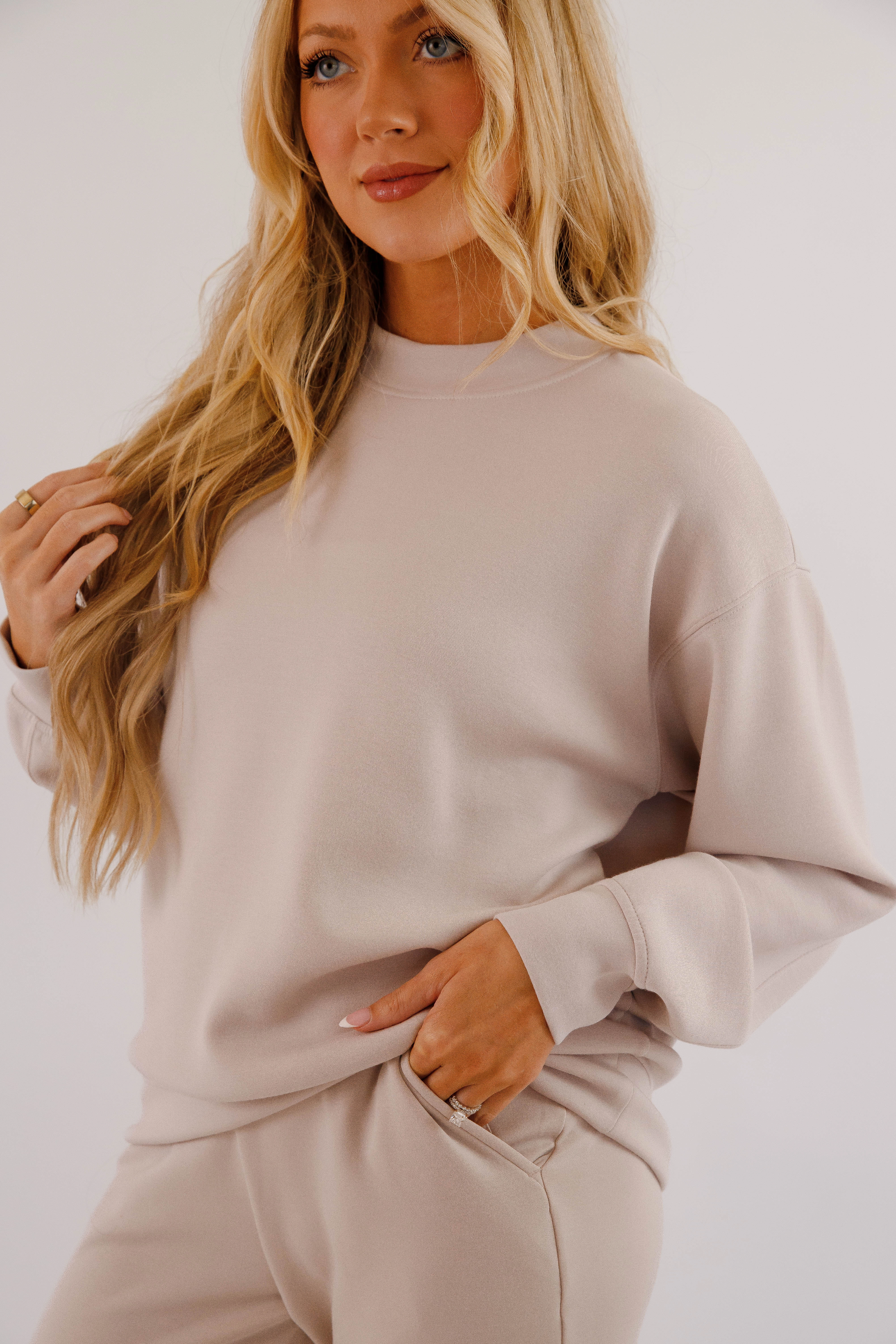 Snag Resistant Fabric Gathering Miles Pullover-Mocha Cream