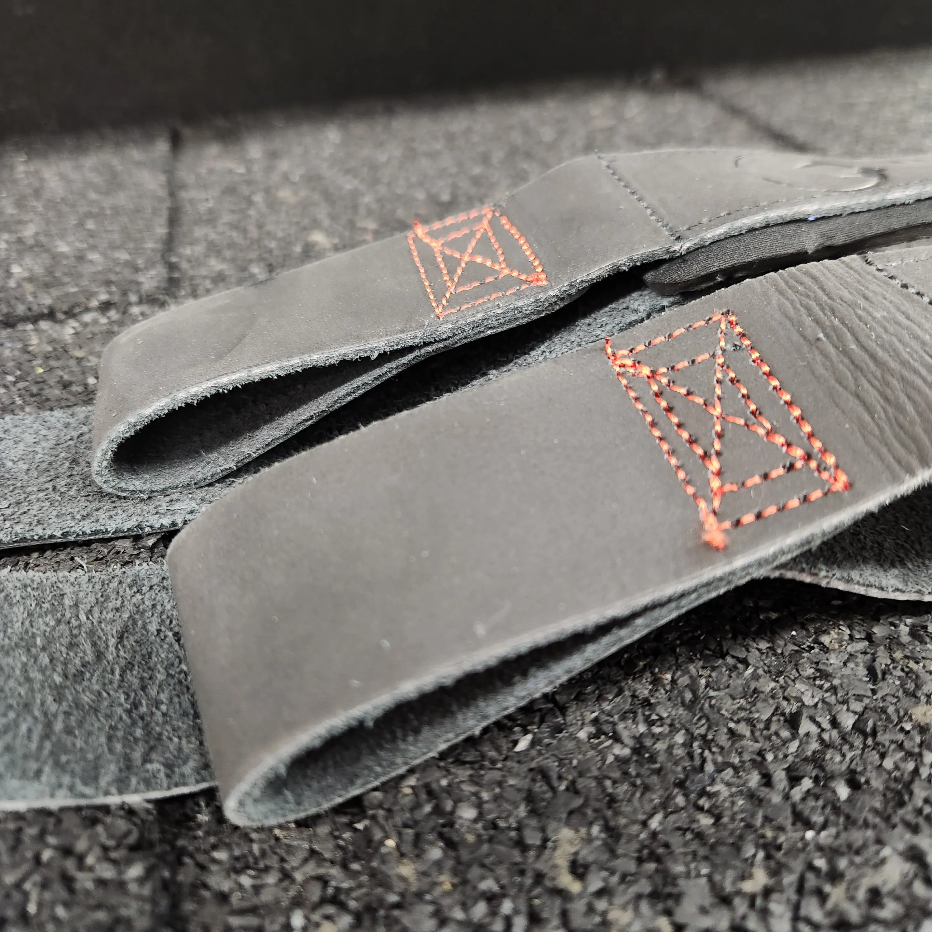 Leather Weightlifting Straps | Black Leather with Neoprene Wrist Padding