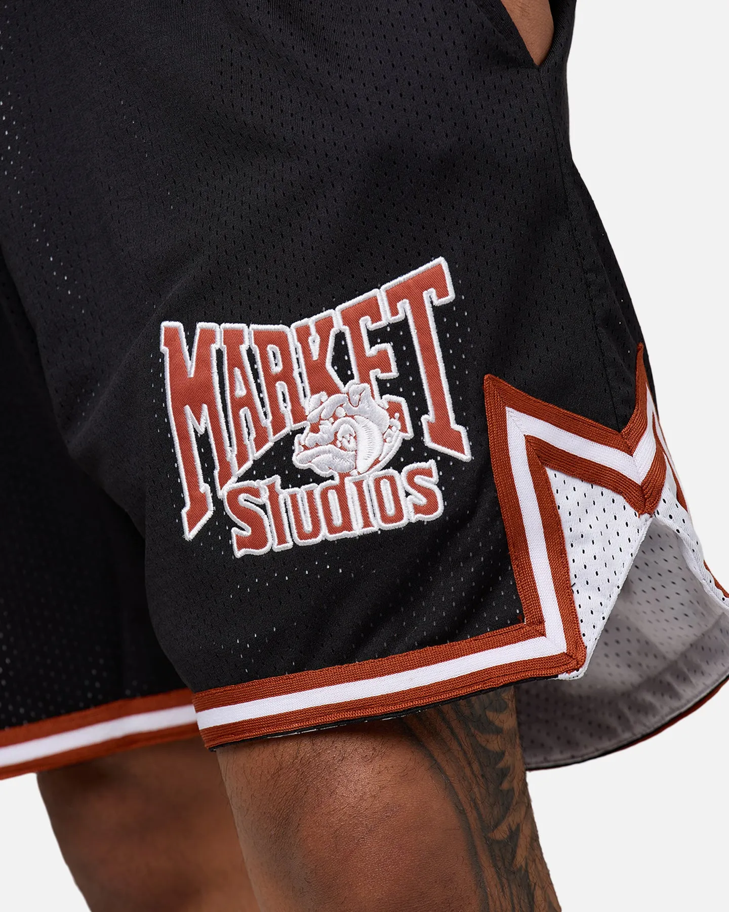 Market Dulldogs Mesh Shorts Black