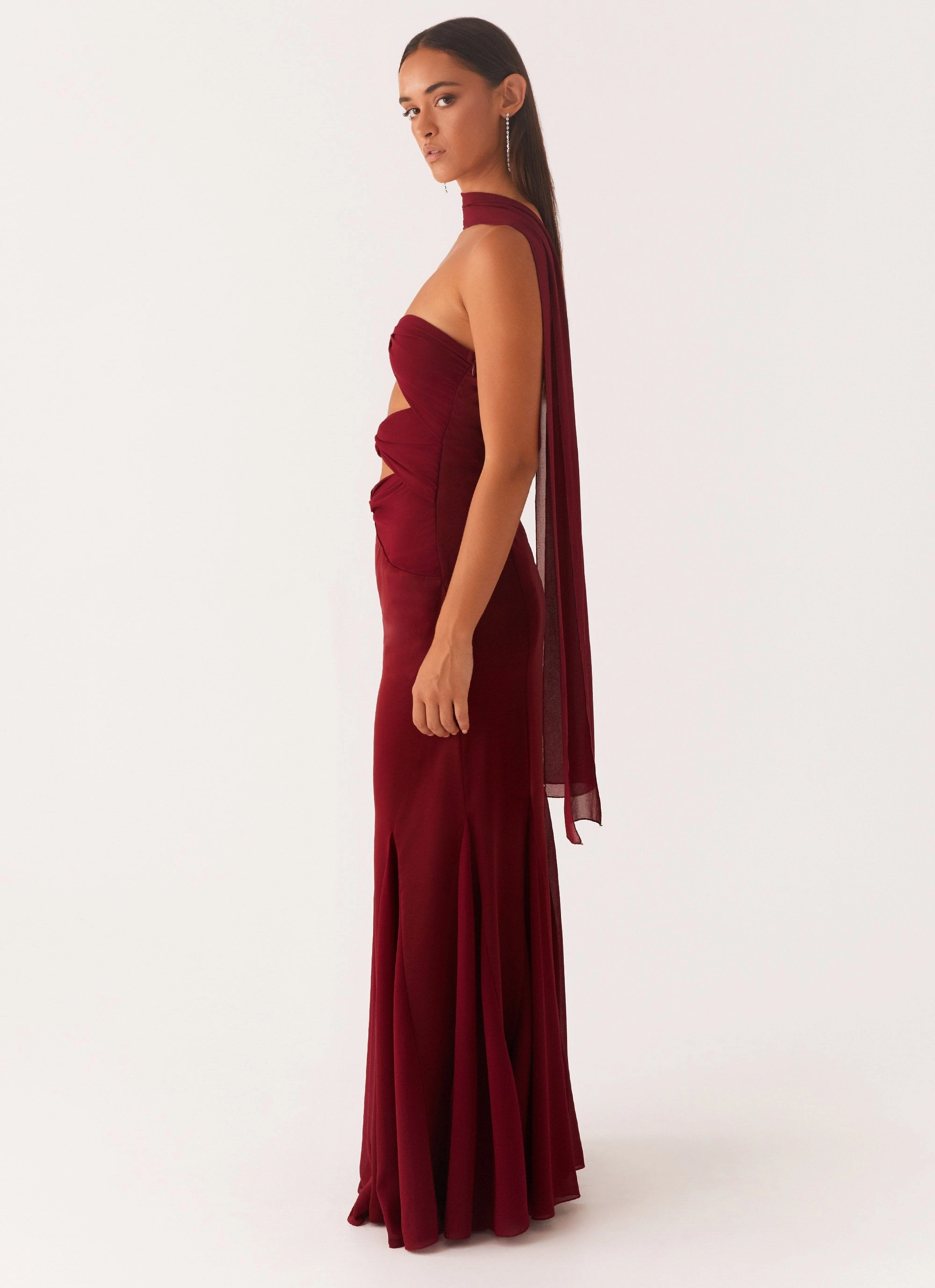 Edgy Twist Melrose Satin Chiffon Maxi Dress - Deep Red
