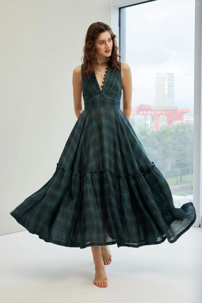 Sleek Waist Feminine Fit Moon River 24 | V-neck pintucked linen dress gown