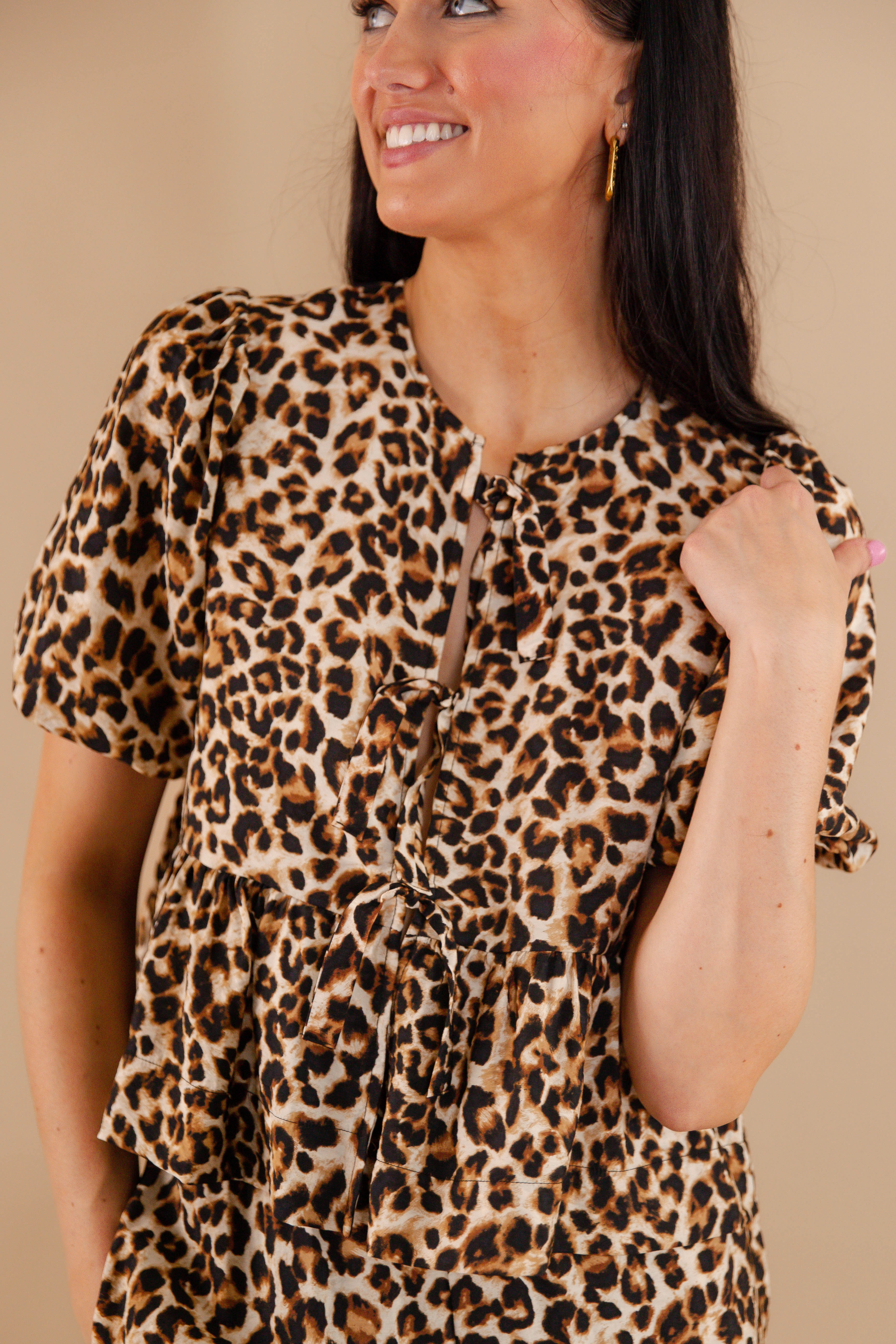 Never Dramatic Blouse Flexible Knit Fabric Contrast Stitch Detailing