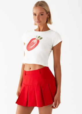 Move Easy Sporty Cut Lovers Low Rise Pleated Mini Skirt - Red