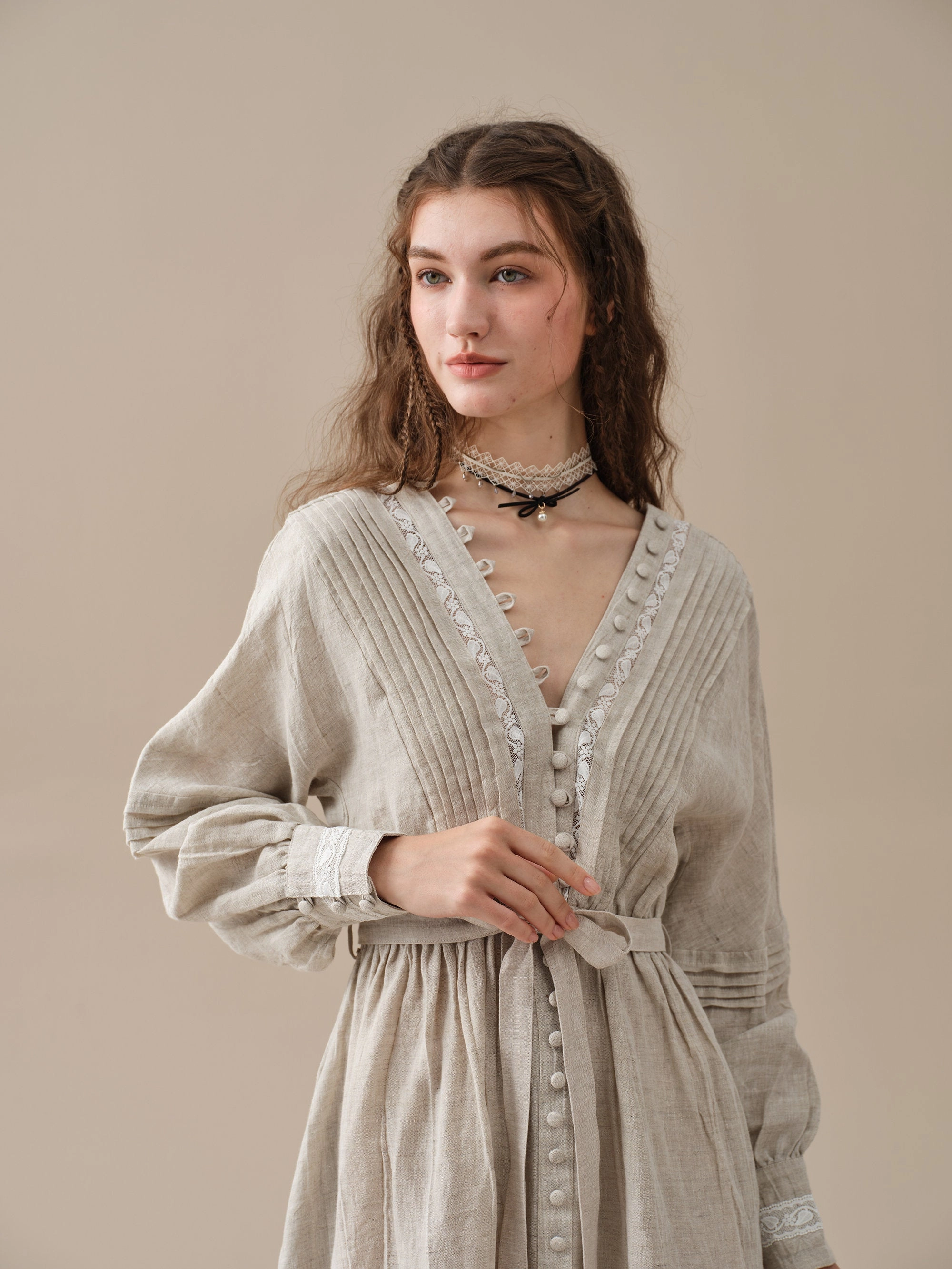 Perfect Layer Octavia 17 | pintucked V-neck linen Dress
