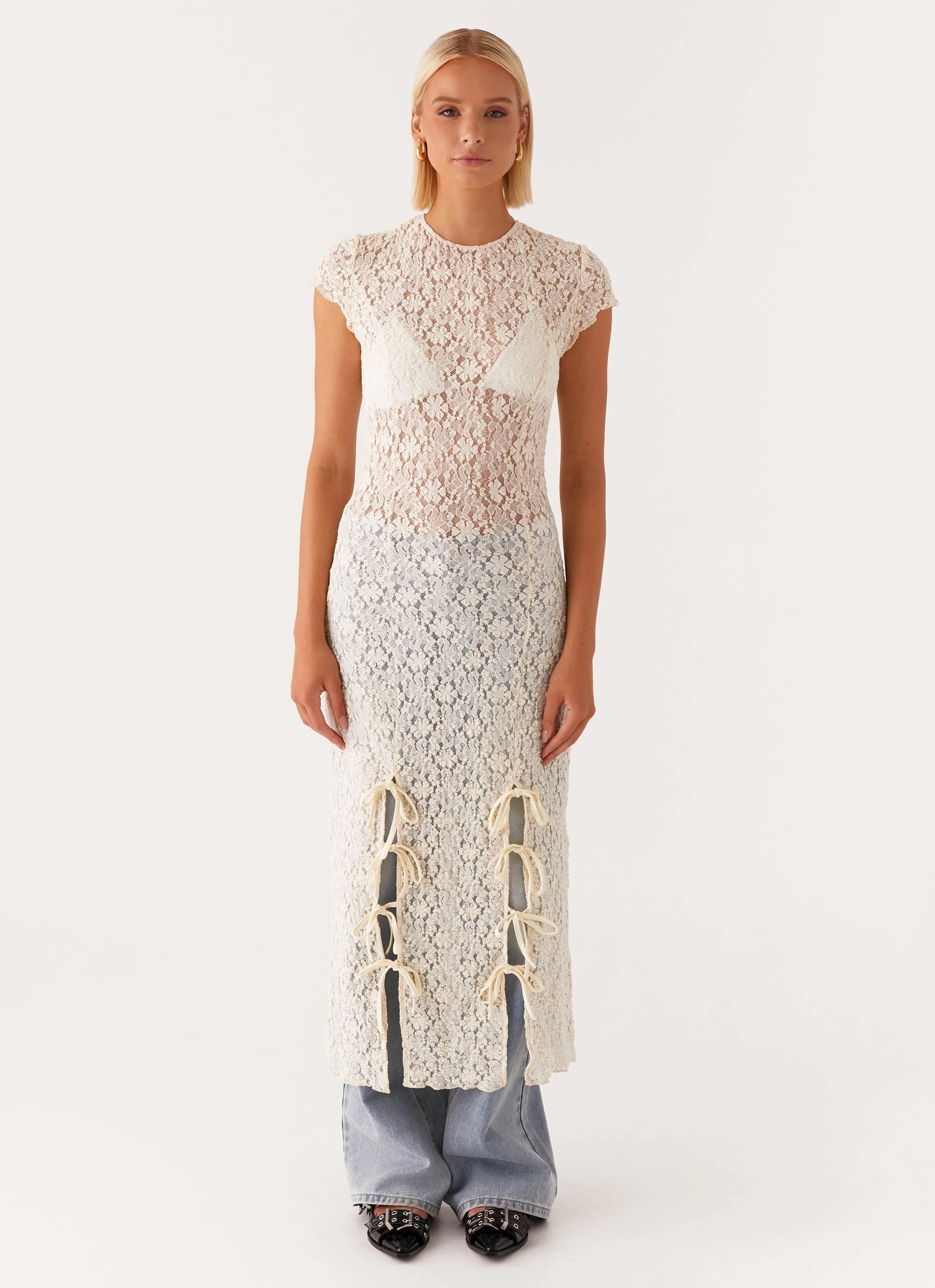 Gisele Lace Midi Dress - Ivory Smooth silhouette
