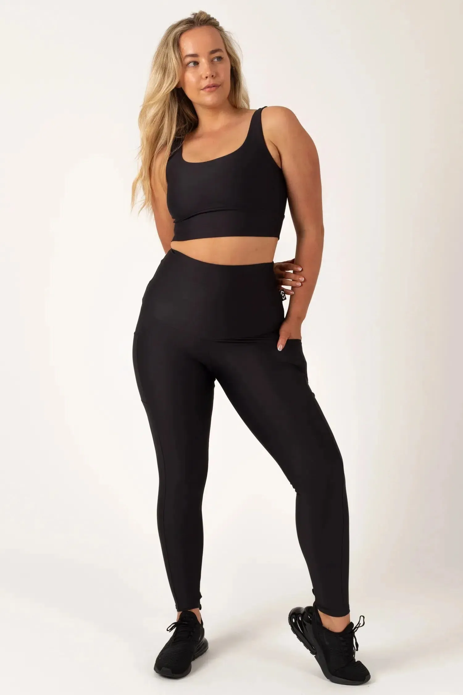 Performance Panel Pocket Extra High Waisted Leggings - Black