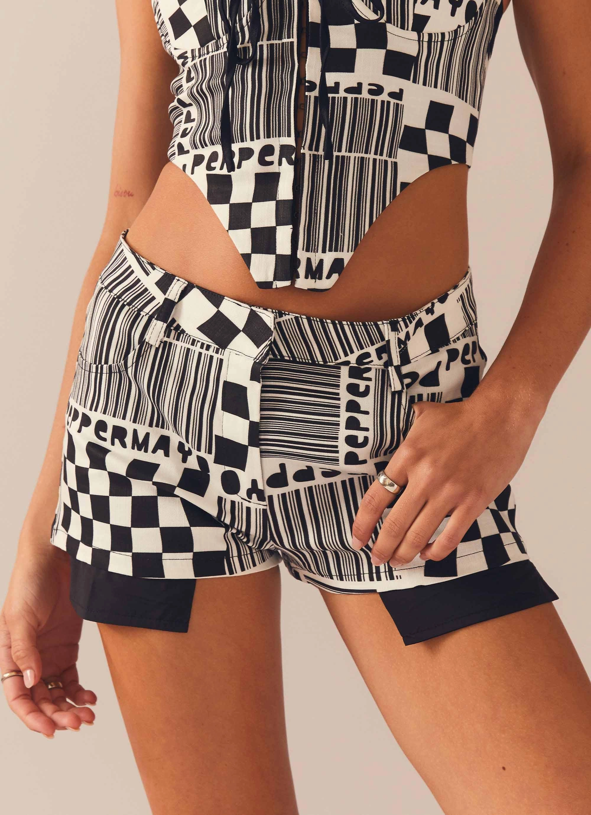 Play It Louder Shorts - Barcode Wrinkle Resistant Perfect Look