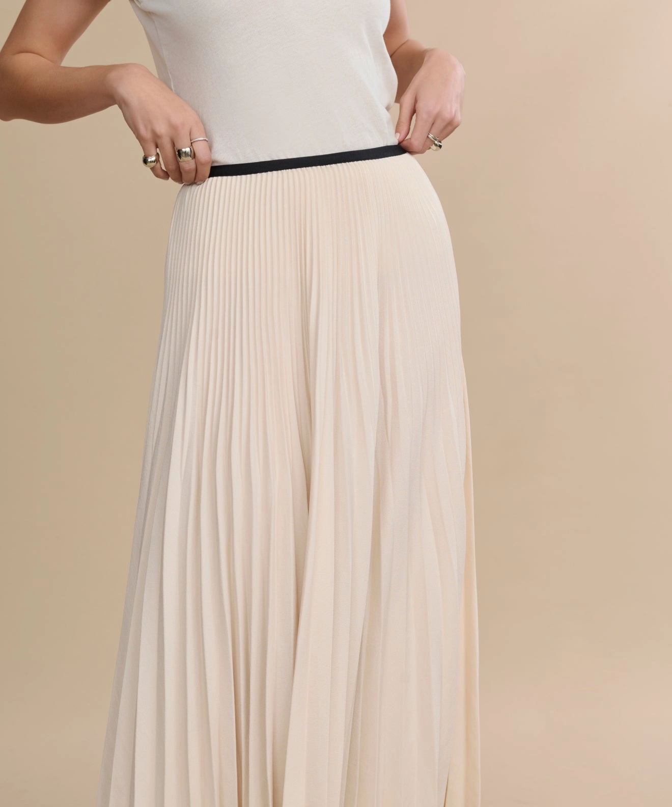 Layer-Friendly Modern Fit Pleated Skirt