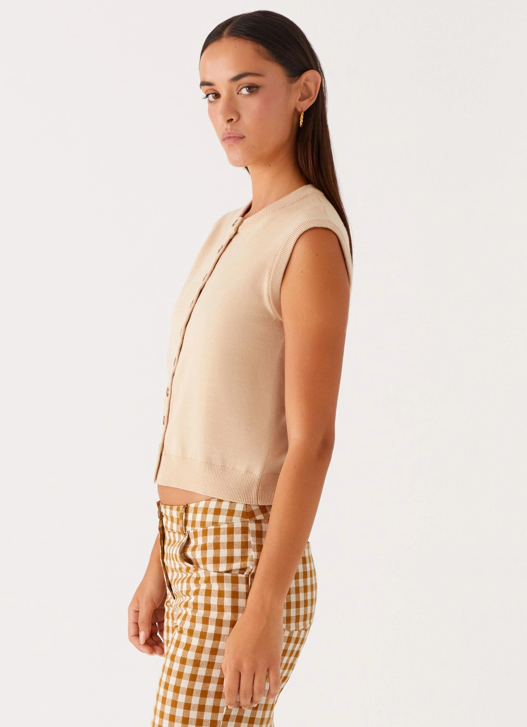 Fitted Design Mickey Knit Vest - Cream