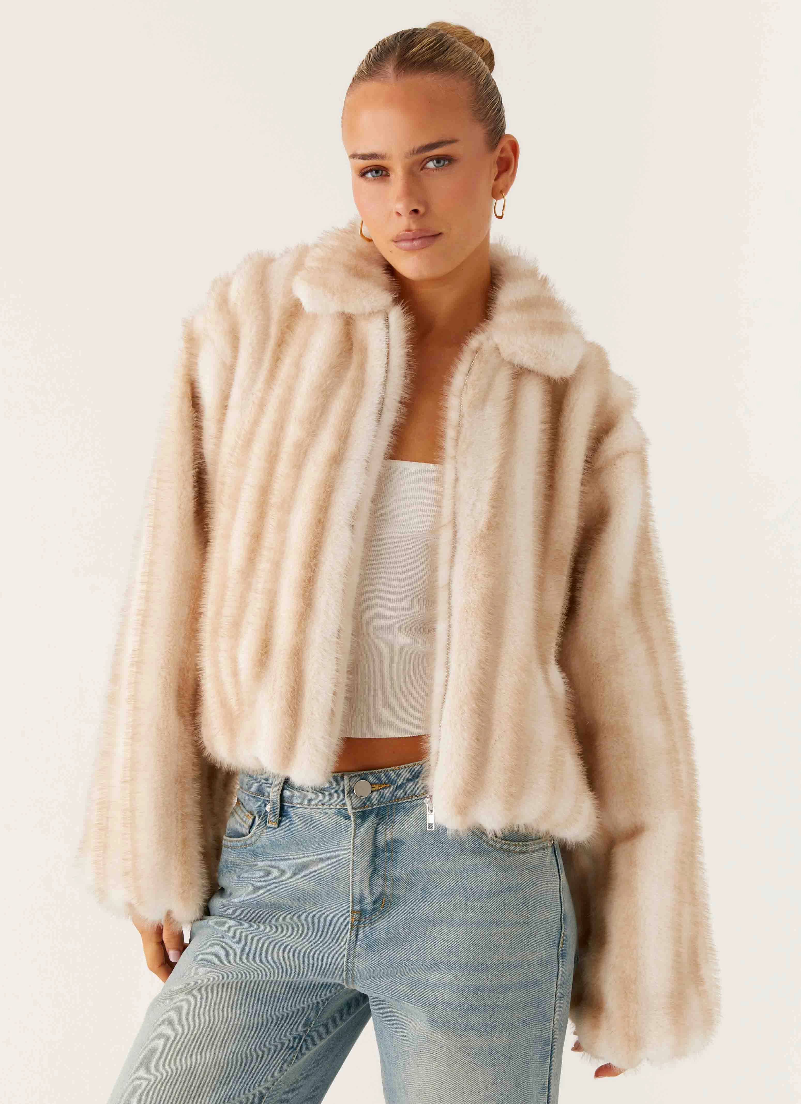 Naylor Faux Fur Jacket - Blonde Sleek Outdoor Look
