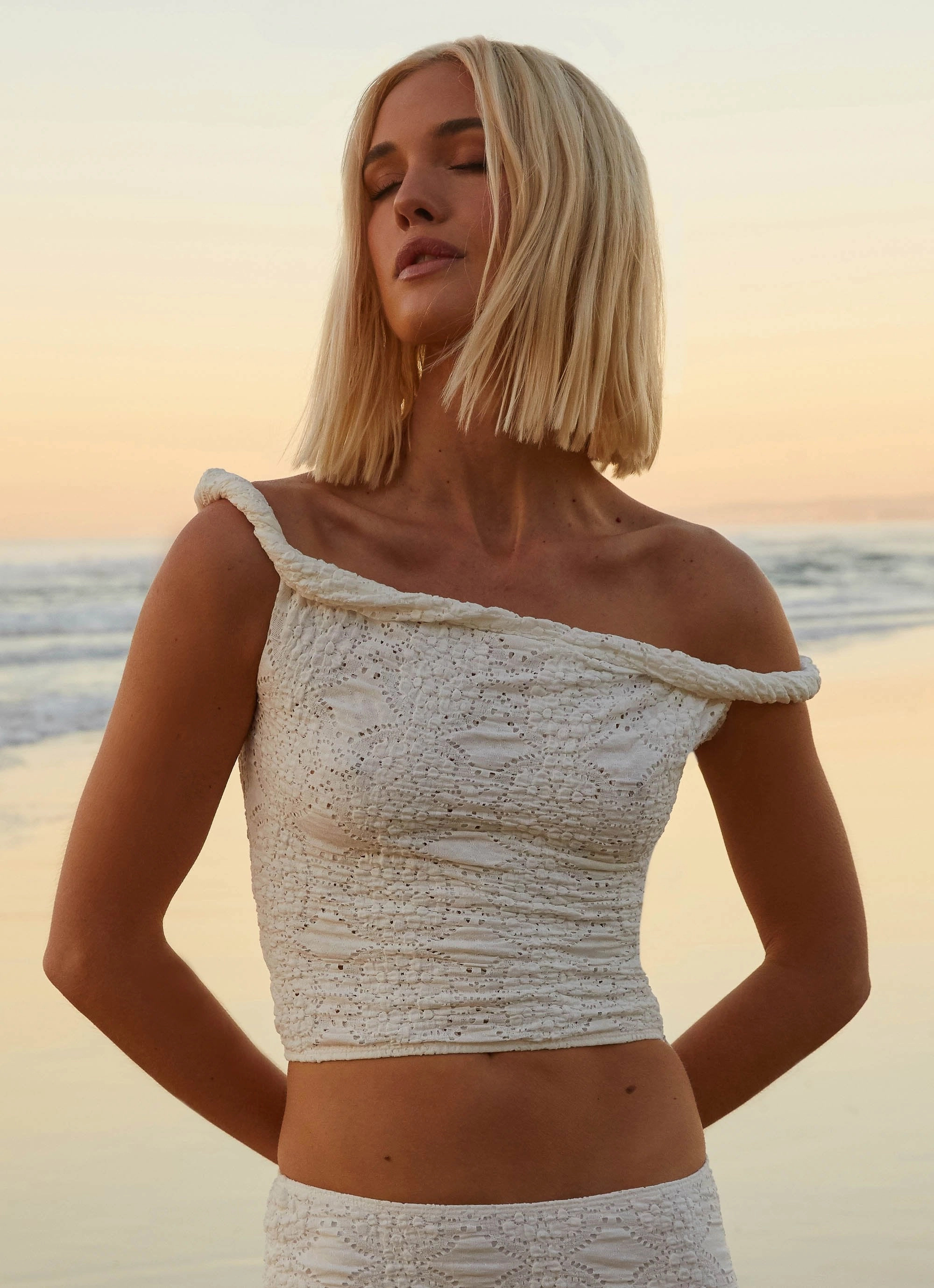 Versatile Layering Cut Diamond Sky Top - White