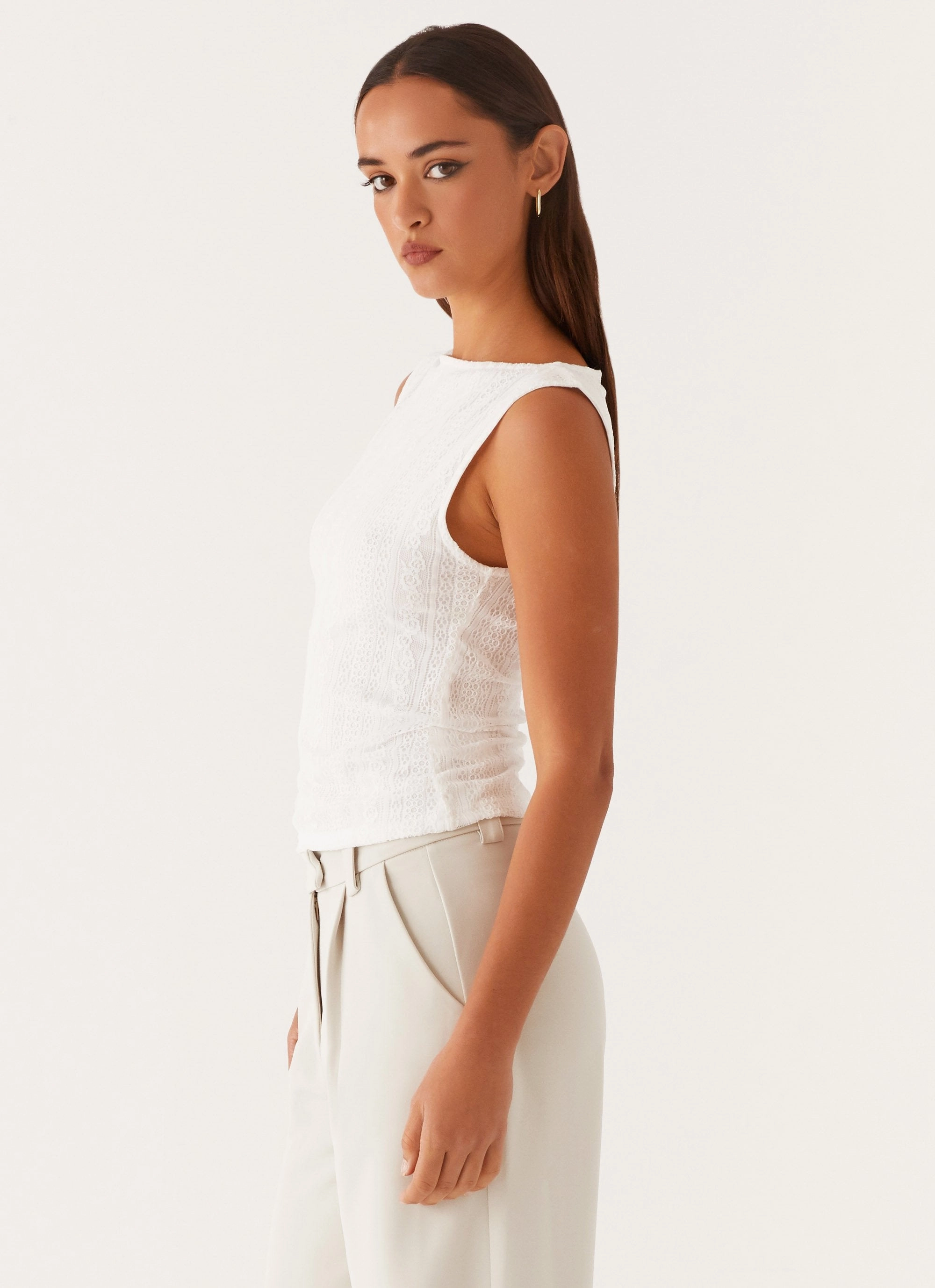 Simple Shirt Sandi Tank Top - White