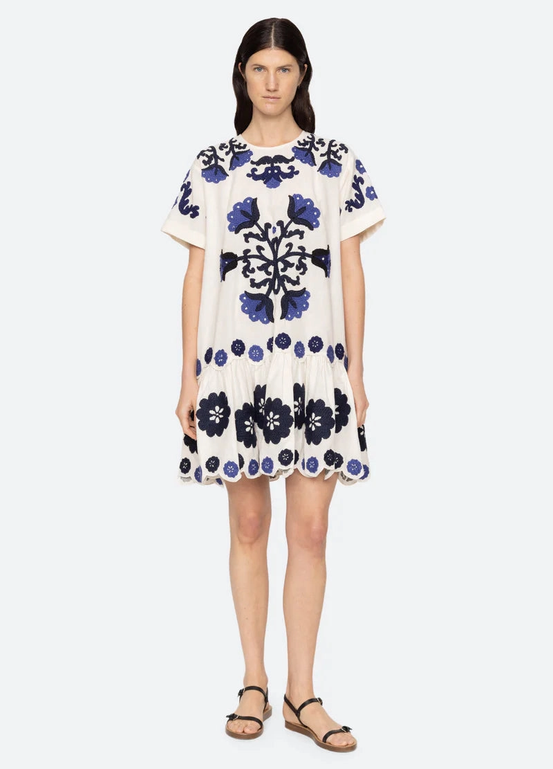 Minimalist Look Outfit Core SEA NY Catrine Applique Dress