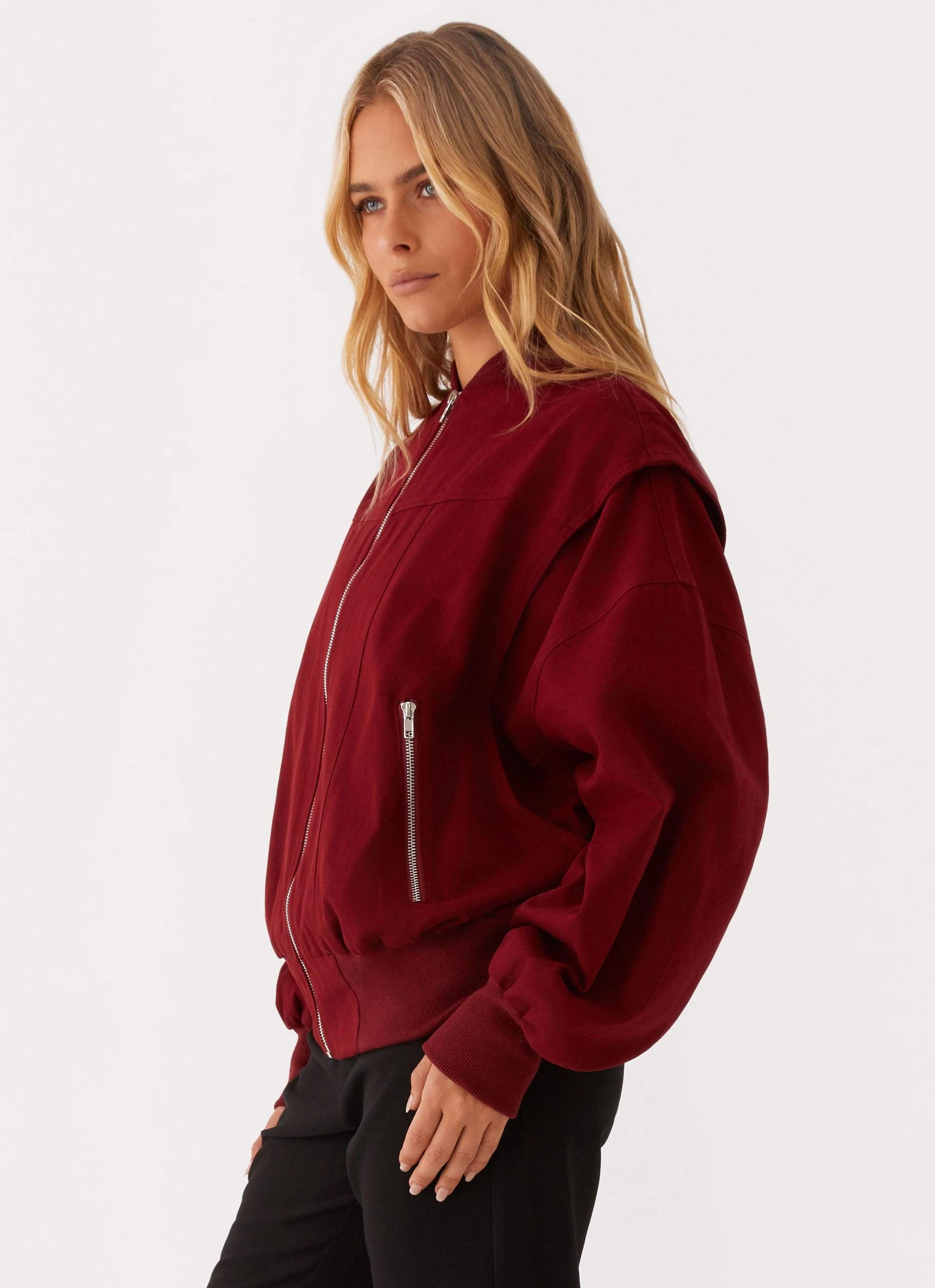 Alabama Bomber Jacket - Red Minimal Travel Look