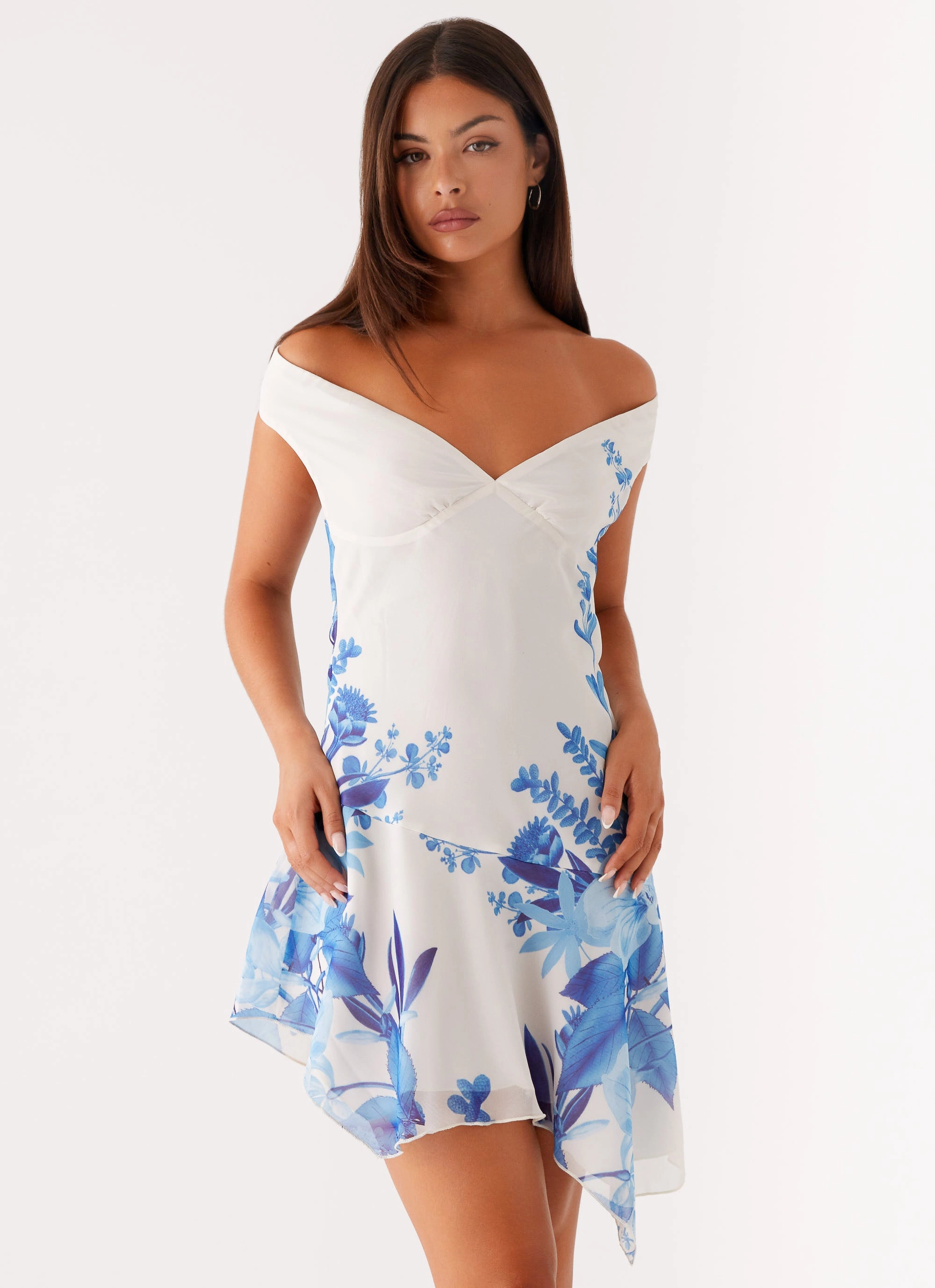 Relaxed and Elegant Timeless elegance Alma Mini Dress - Blue Floral Print