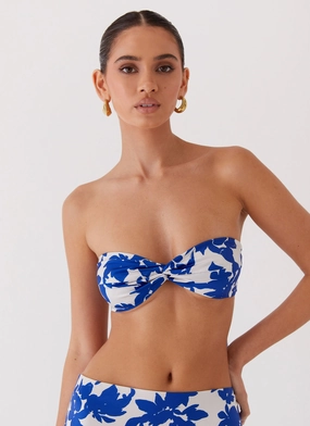 Durable Overlock Stitch Sky Gaze Twist Top - Blue Floral