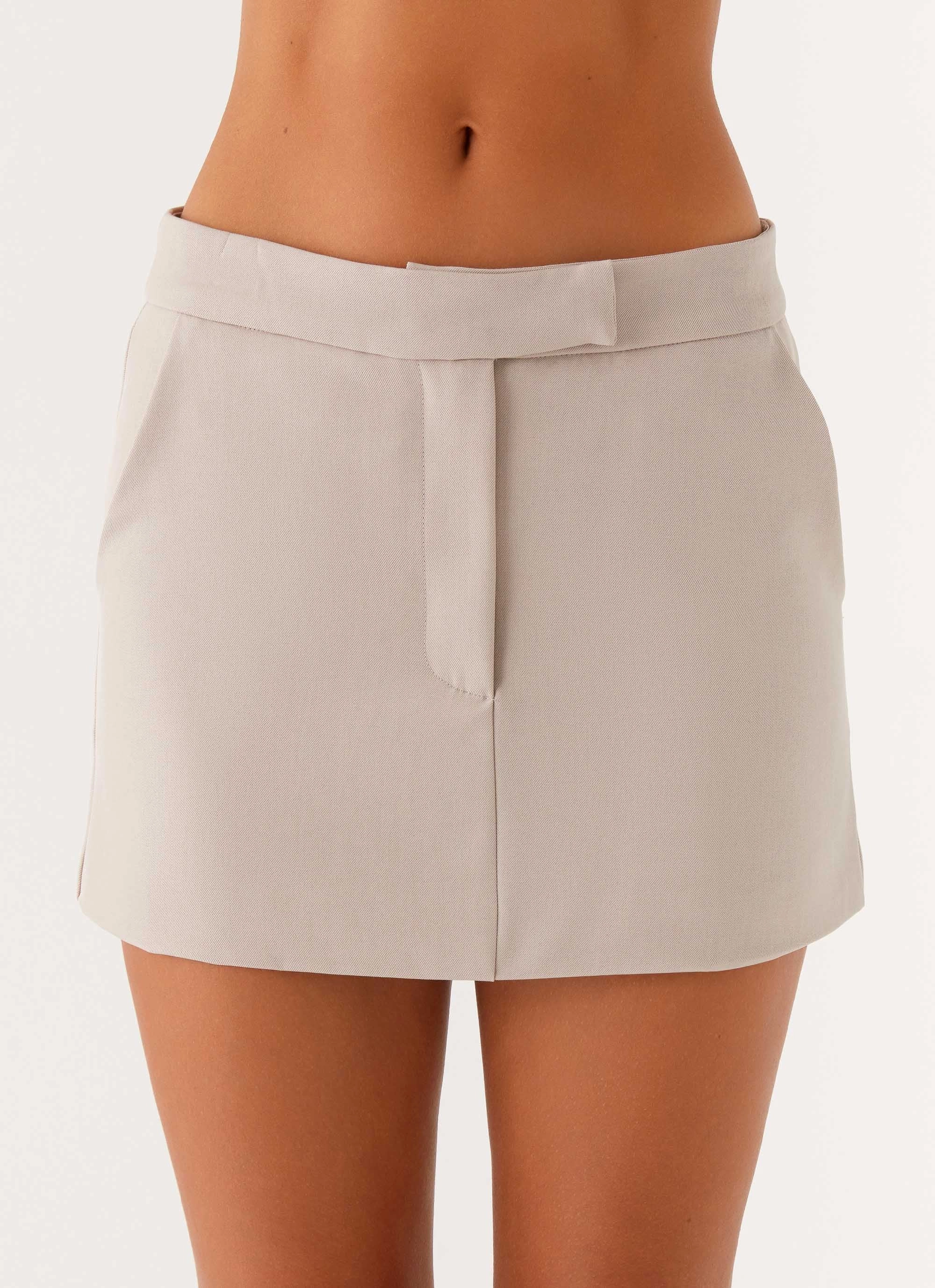 Vogue Low Rise Mini Skirt - Pebble Perfect Layer Compact Storage