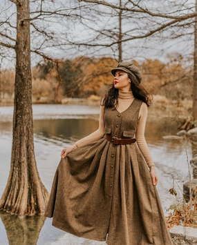 Dark Amber 11 | Academia wool dress Performance Support