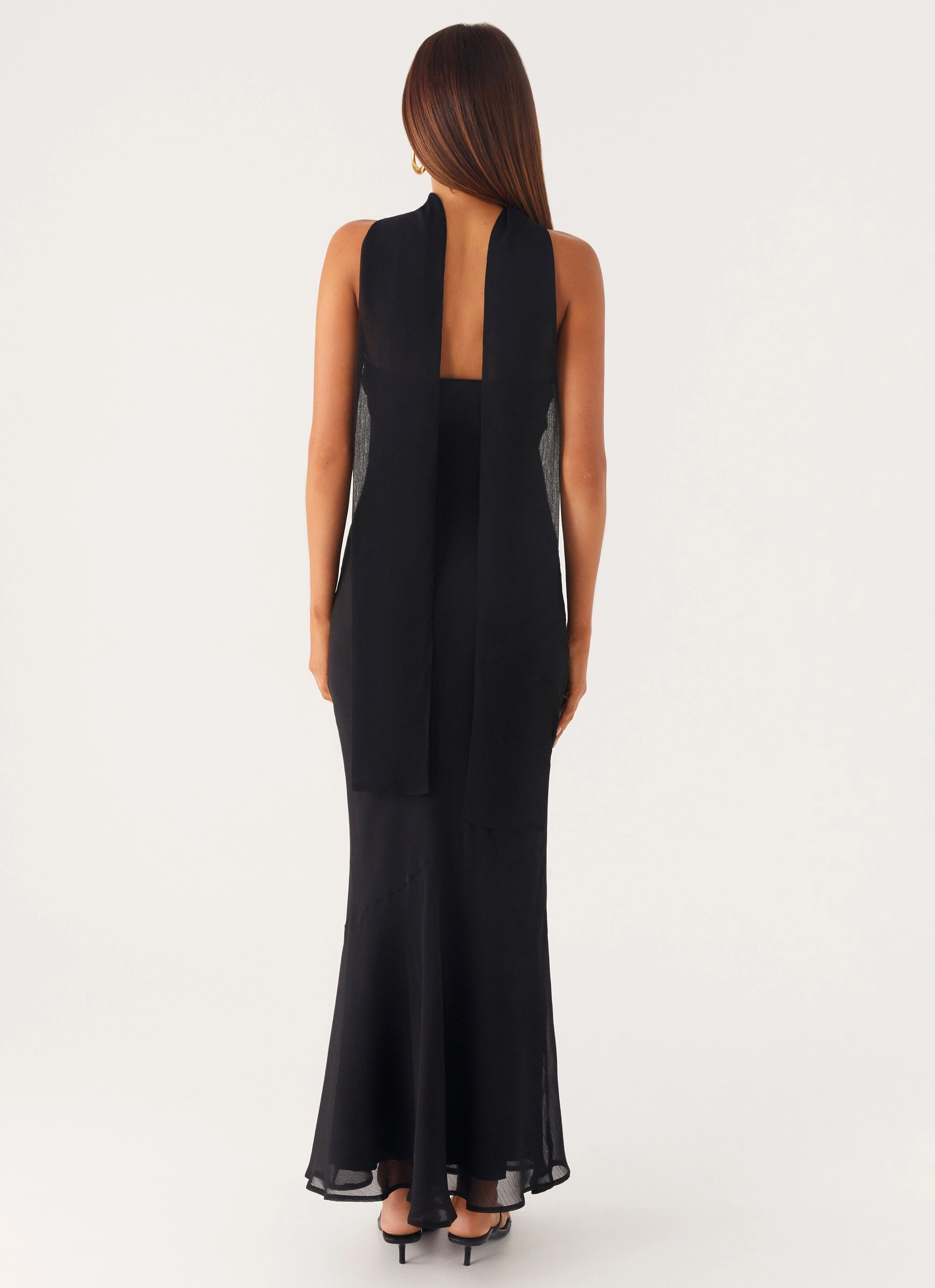 Grace Vibe Drape Wave Under the Pagoda Maxi Dress - Black